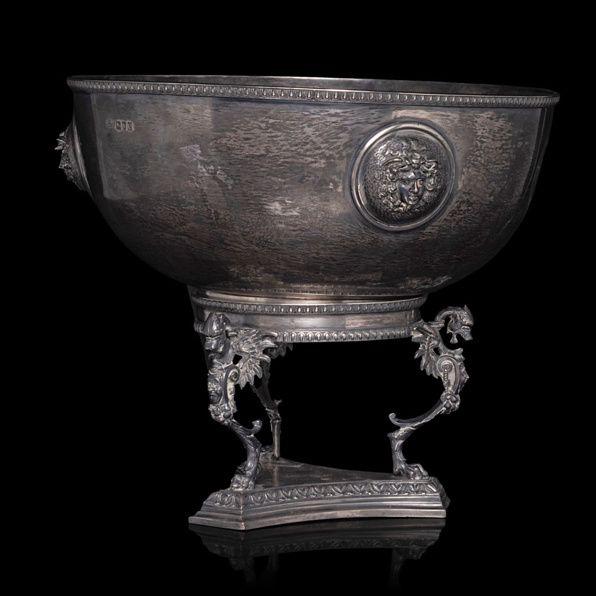 A Neoclassical English silver punchbowl, London hallmarks, year letter E (1900-1901), maker's mark J - Image 4 of 8