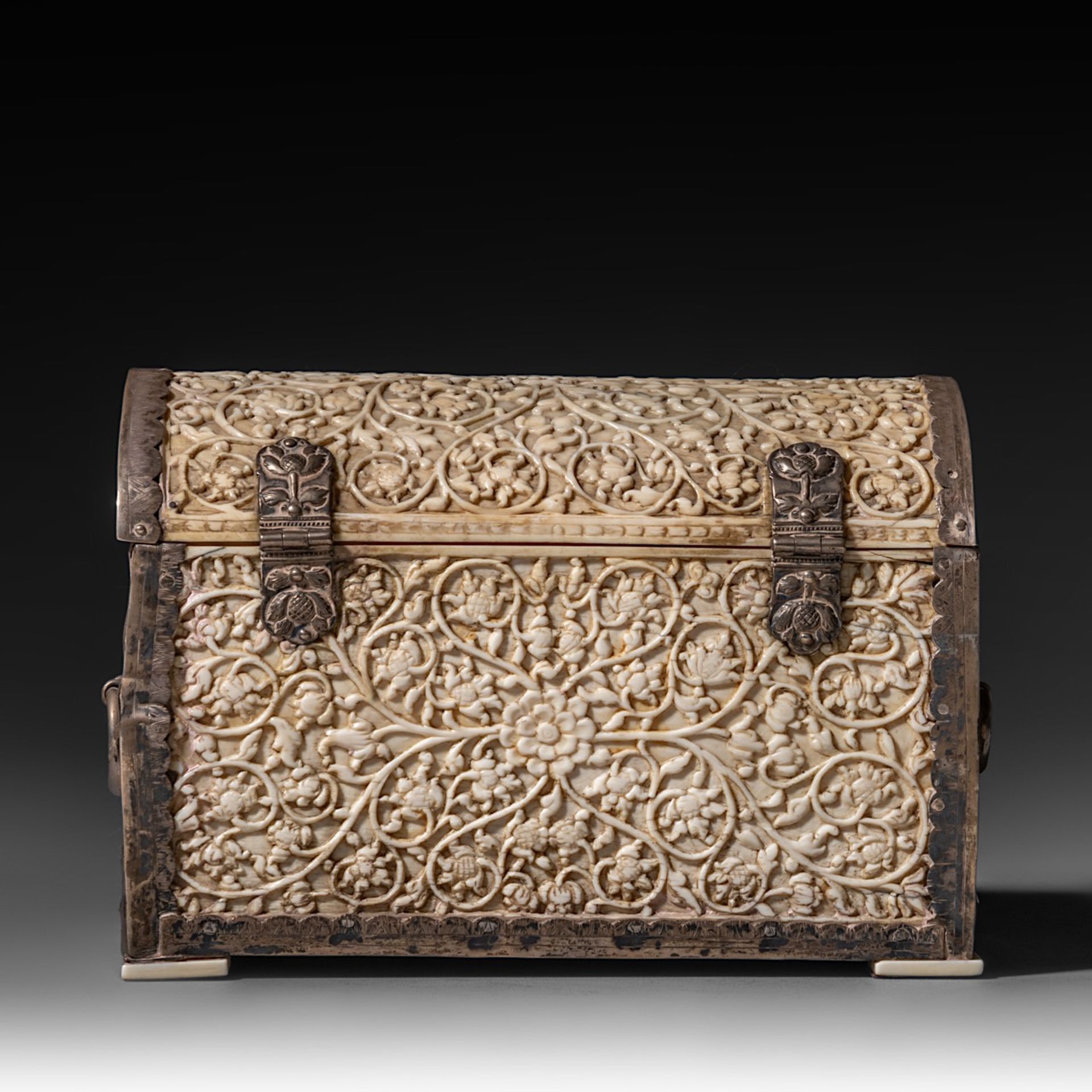 A 17th/18th-century Sinhalese (Sri Lanka) ivory jewelry casket, H 13,5 - W 19,3 - D 10,1 cm / total - Image 5 of 11