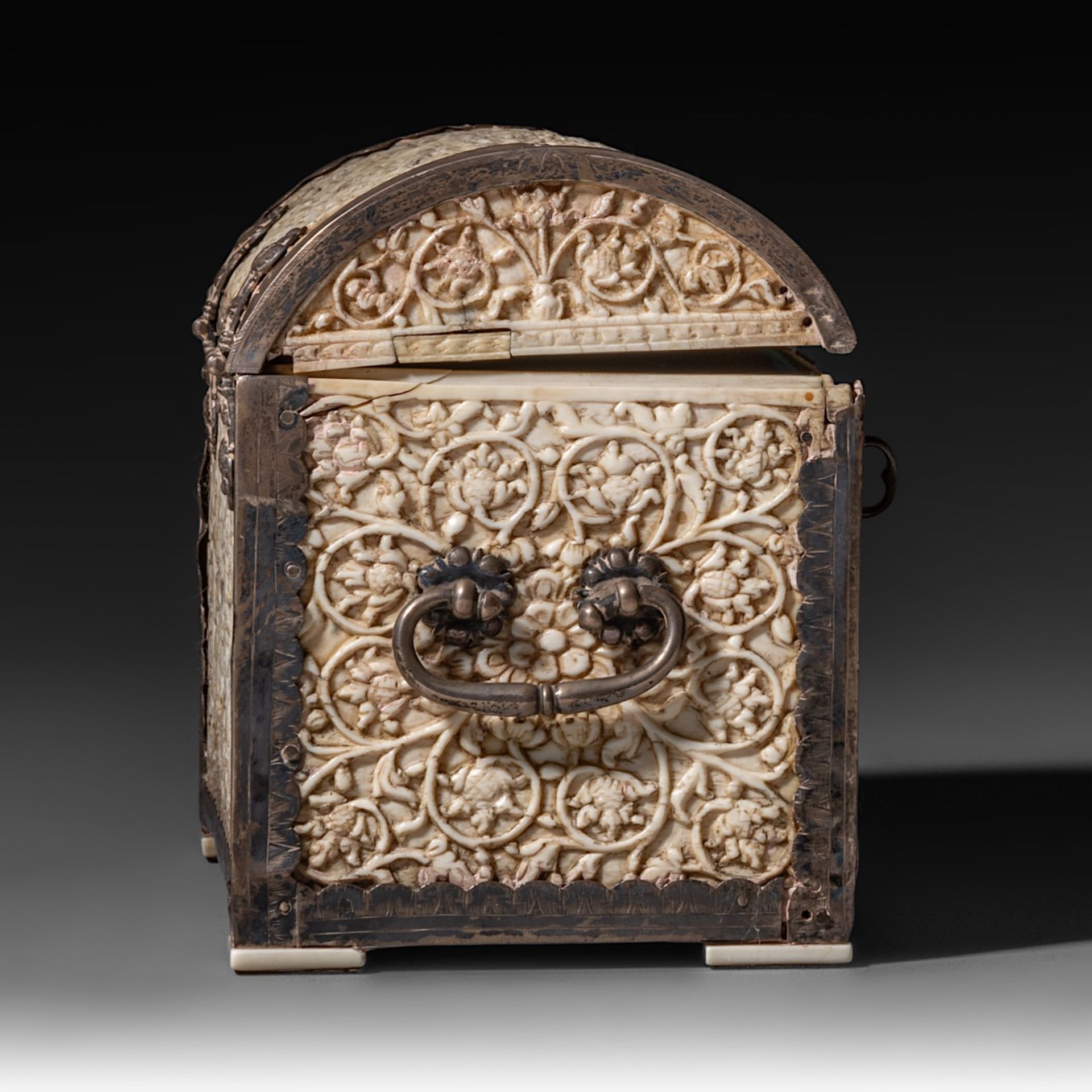 A 17th/18th-century Sinhalese (Sri Lanka) ivory jewelry casket, H 13,5 - W 19,3 - D 10,1 cm / total - Image 6 of 11