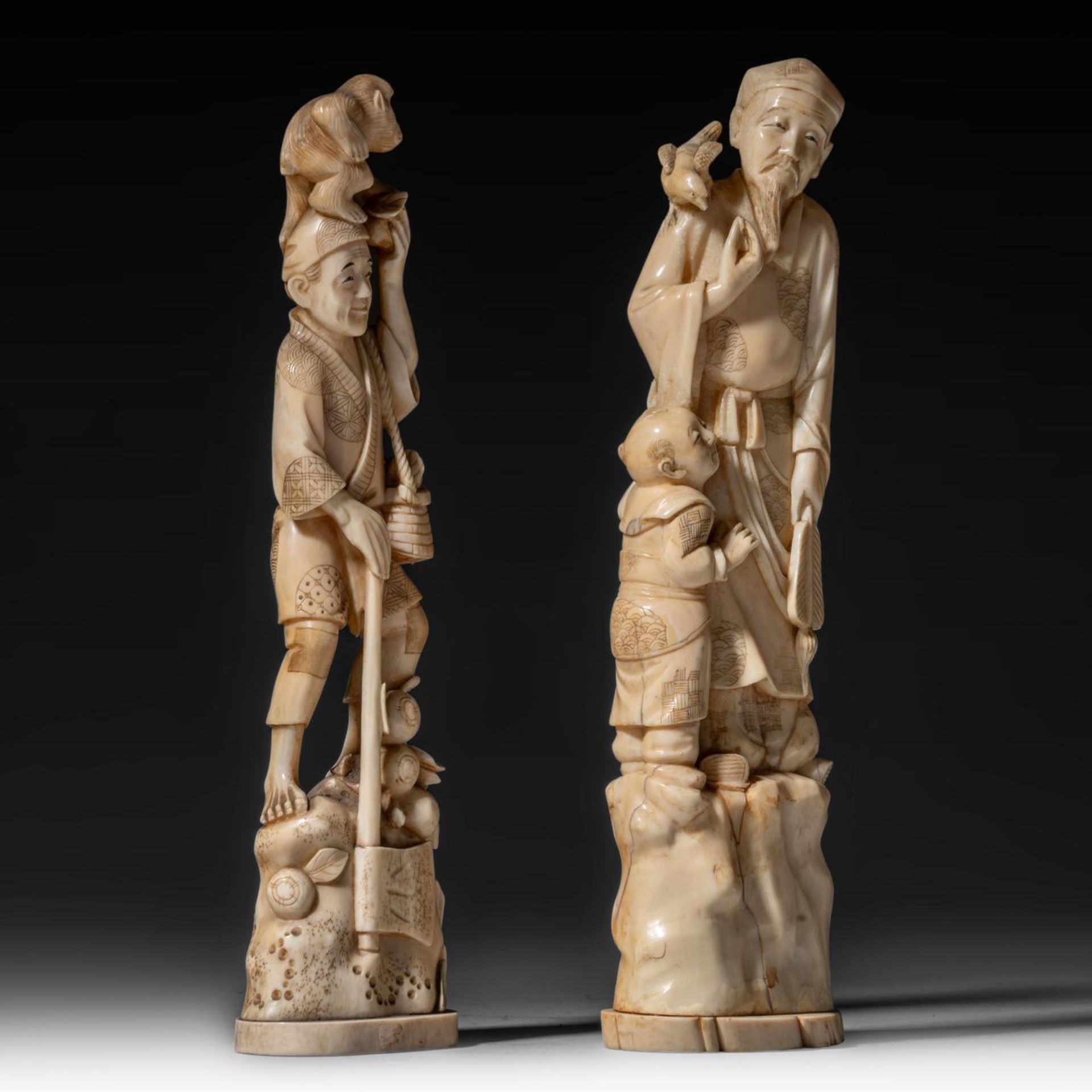 Two Japanese walrus ivory figures, Taisho, H 25,3 - 25,8 cm / 358 - 567 g - Image 7 of 9