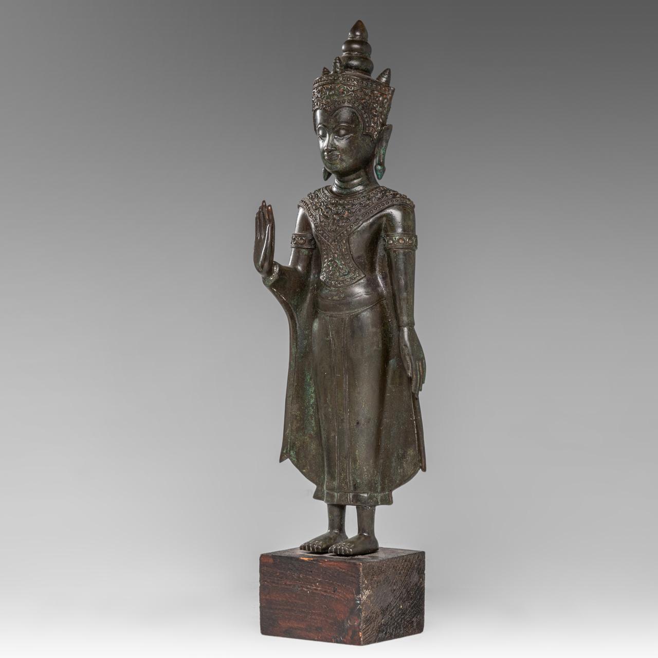 A Thai bronze figure of standing crowned Buddha, Ayutthaya style, 19thC, H 39,8 cm - Image 2 of 6