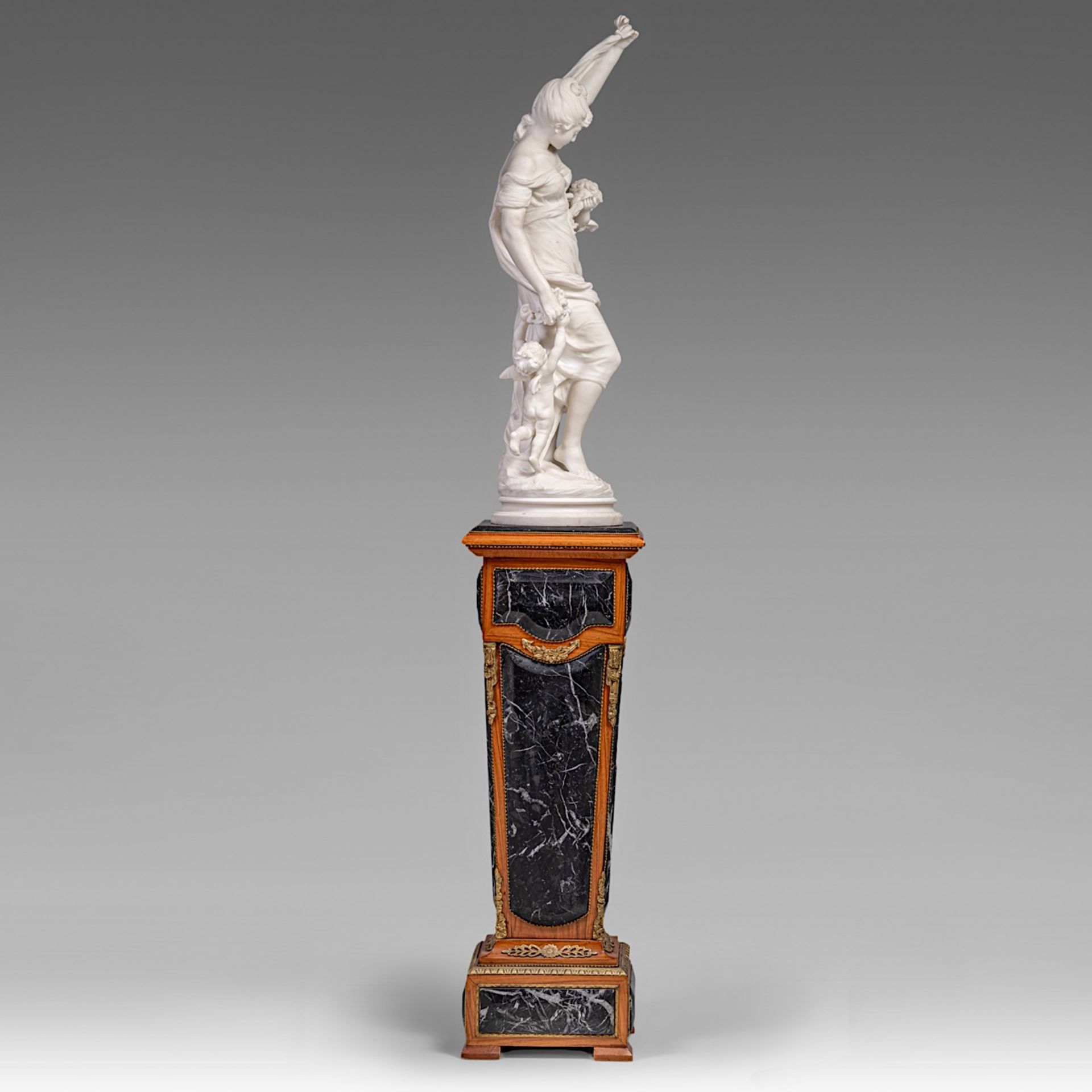 Auguste Moreau (1834-1917), 'La toilette de Venus', Carrara marble on matching column, H 95 - 194 cm - Image 5 of 14