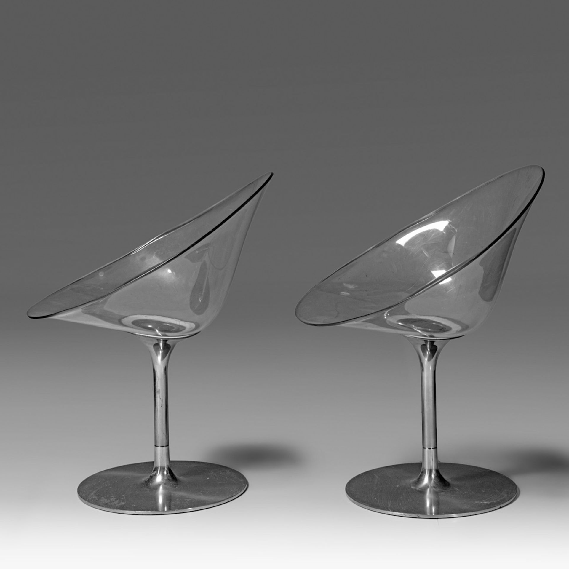 A pair of Italian design clear lucite model 'Eros' swivel chairs, by Philippe Starck for Karell, H 8 - Image 4 of 10