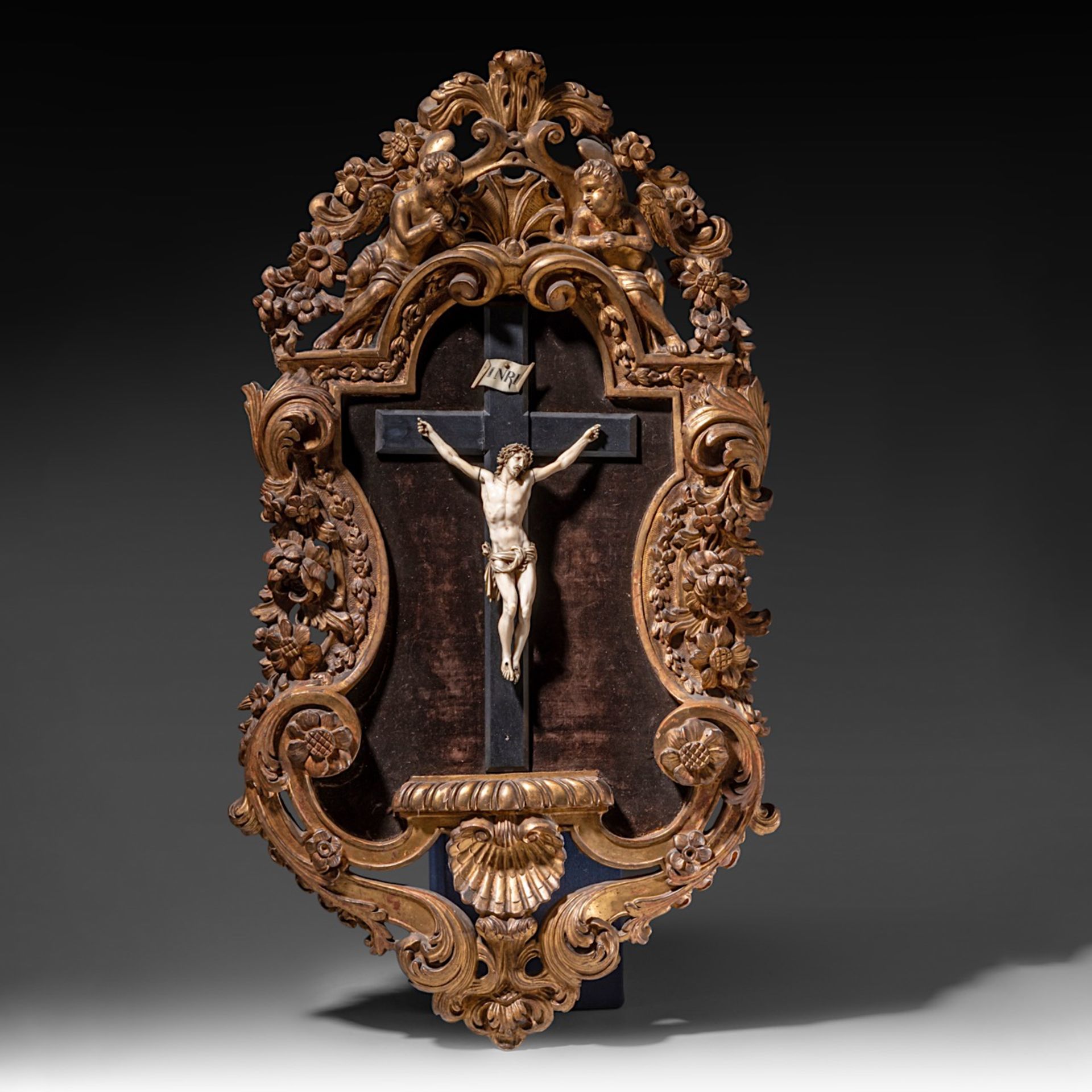 Ivory corpus Christi in a baroque style sculpted and gilded wood frame, 19thC, French, H 82 (frame)