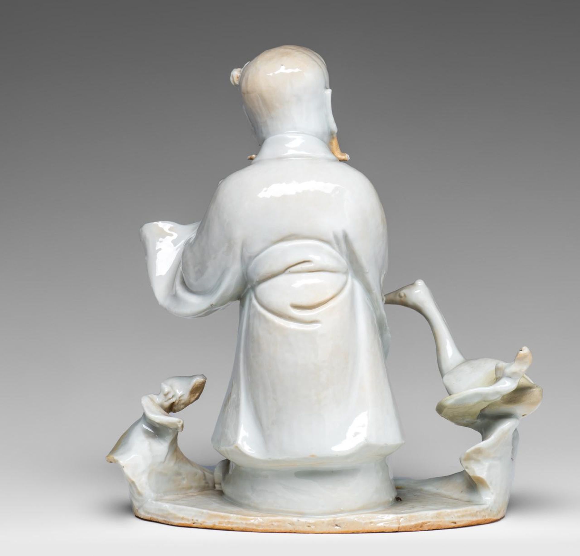 A Chinese blanc-de-Chine group of an Immortal and a crane, 18thC, H 21,8 cm - Image 3 of 8