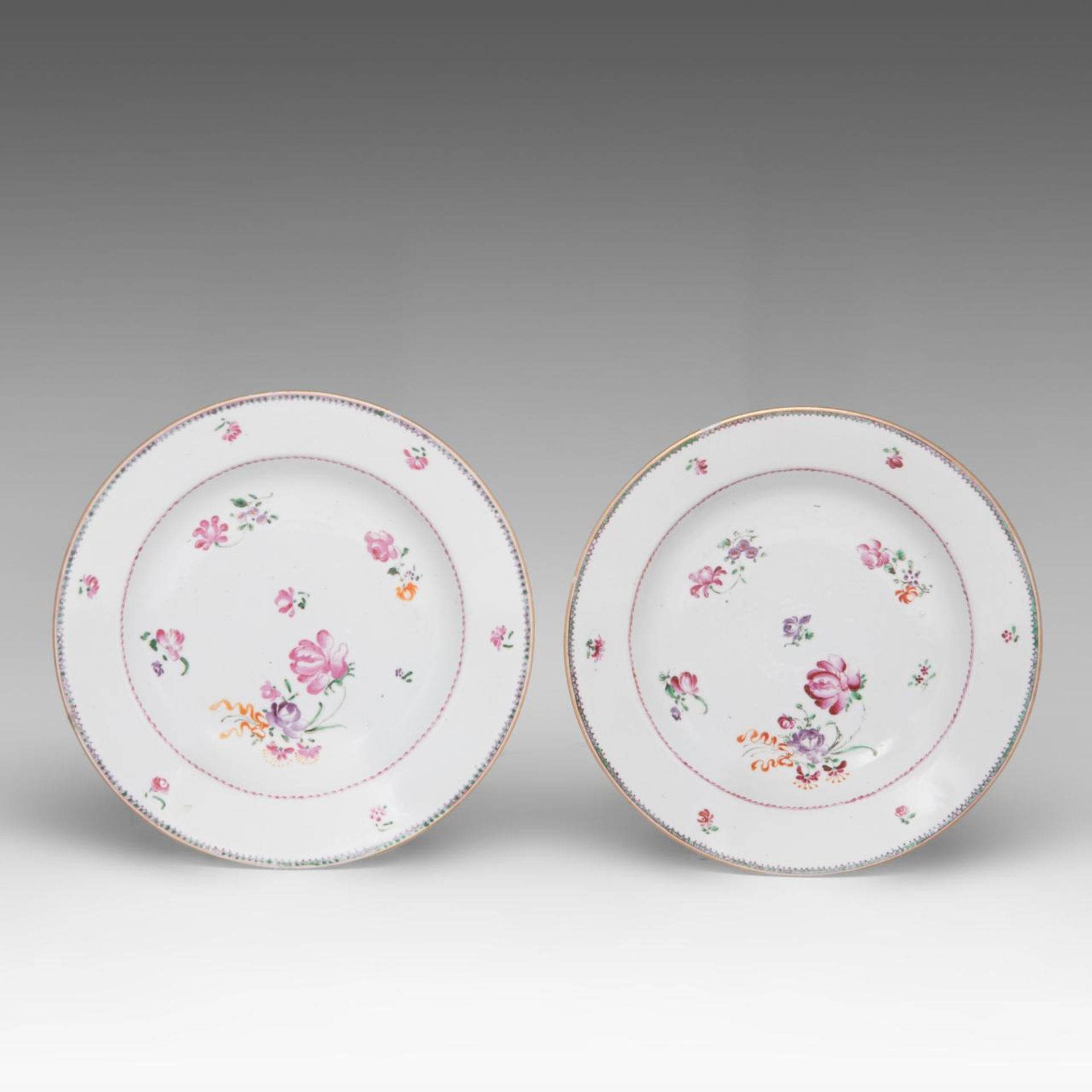 A small collection of Chinese famille rose, blue and white, and Imari export porcelain ware, 18thC, - Bild 6 aus 25