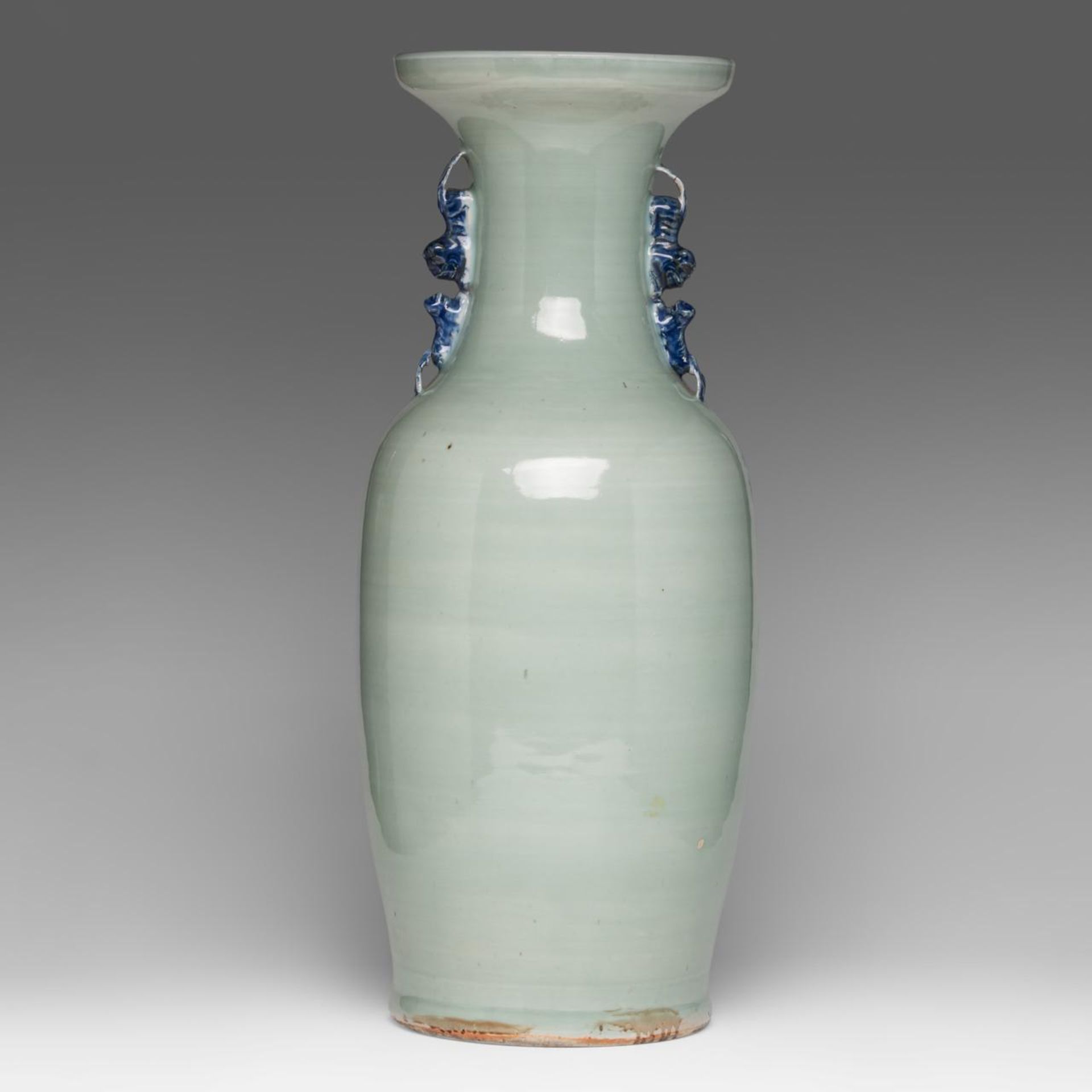 A Chinese blue and white on celadon ground 'One Hundred Treasures' vase, paired with lion handles, 1 - Bild 3 aus 6