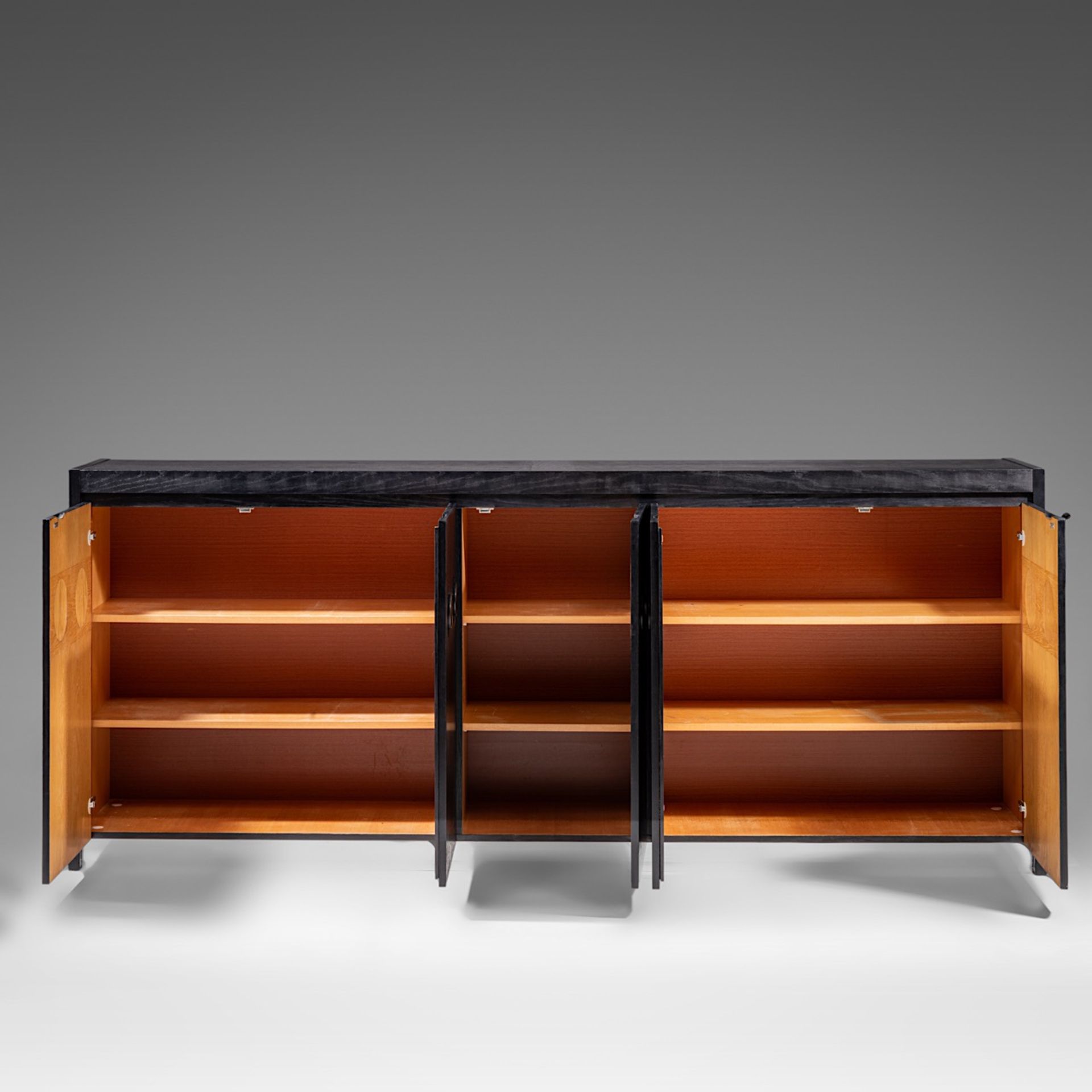 A large design black stained oak De Coene Brutalist sideboard, H 107,5 - W 259 - D 45,5 cm - Image 3 of 10