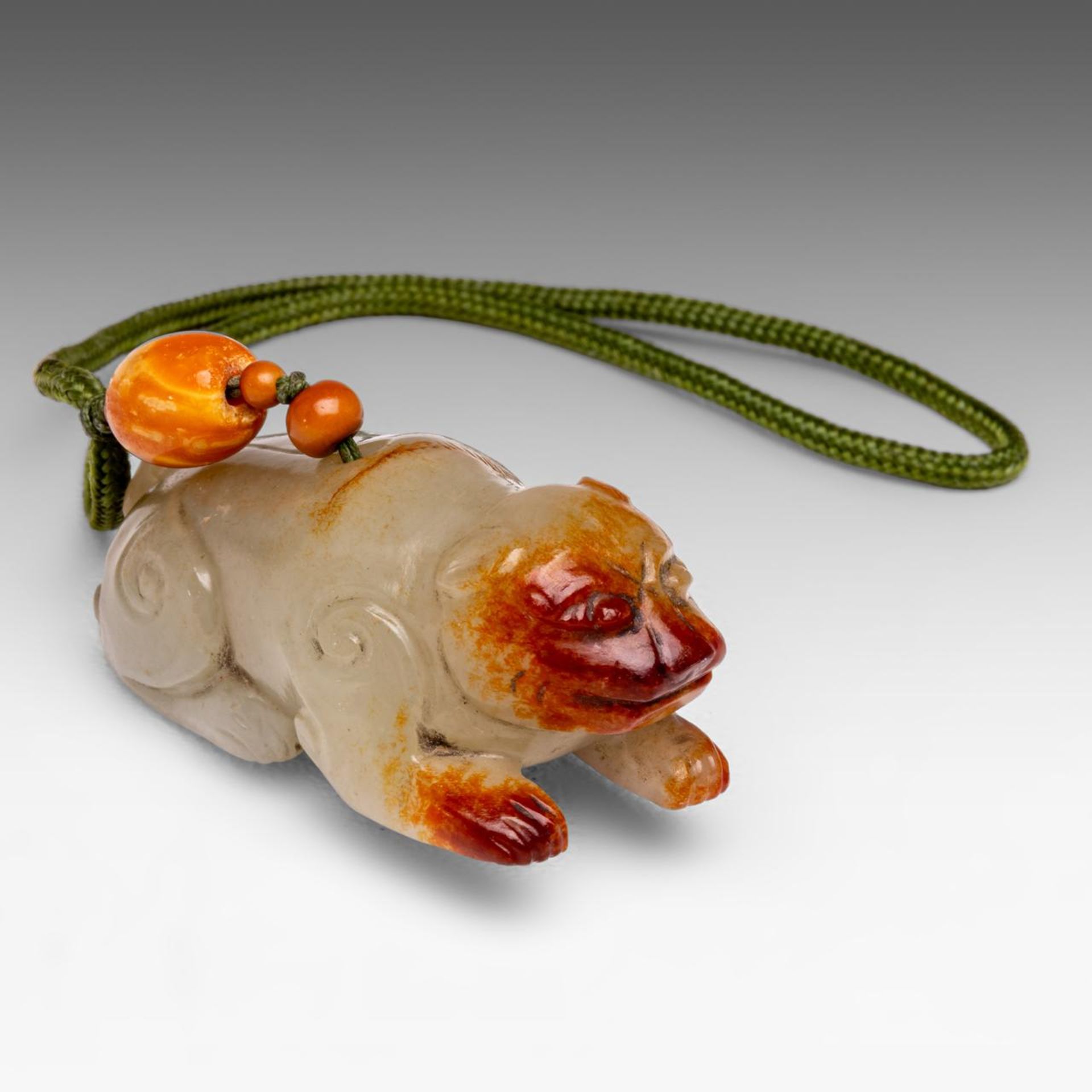 A Chinese russet jade carving of a mythical beast, Ming dynasty, L 5,4 cm - Image 2 of 8