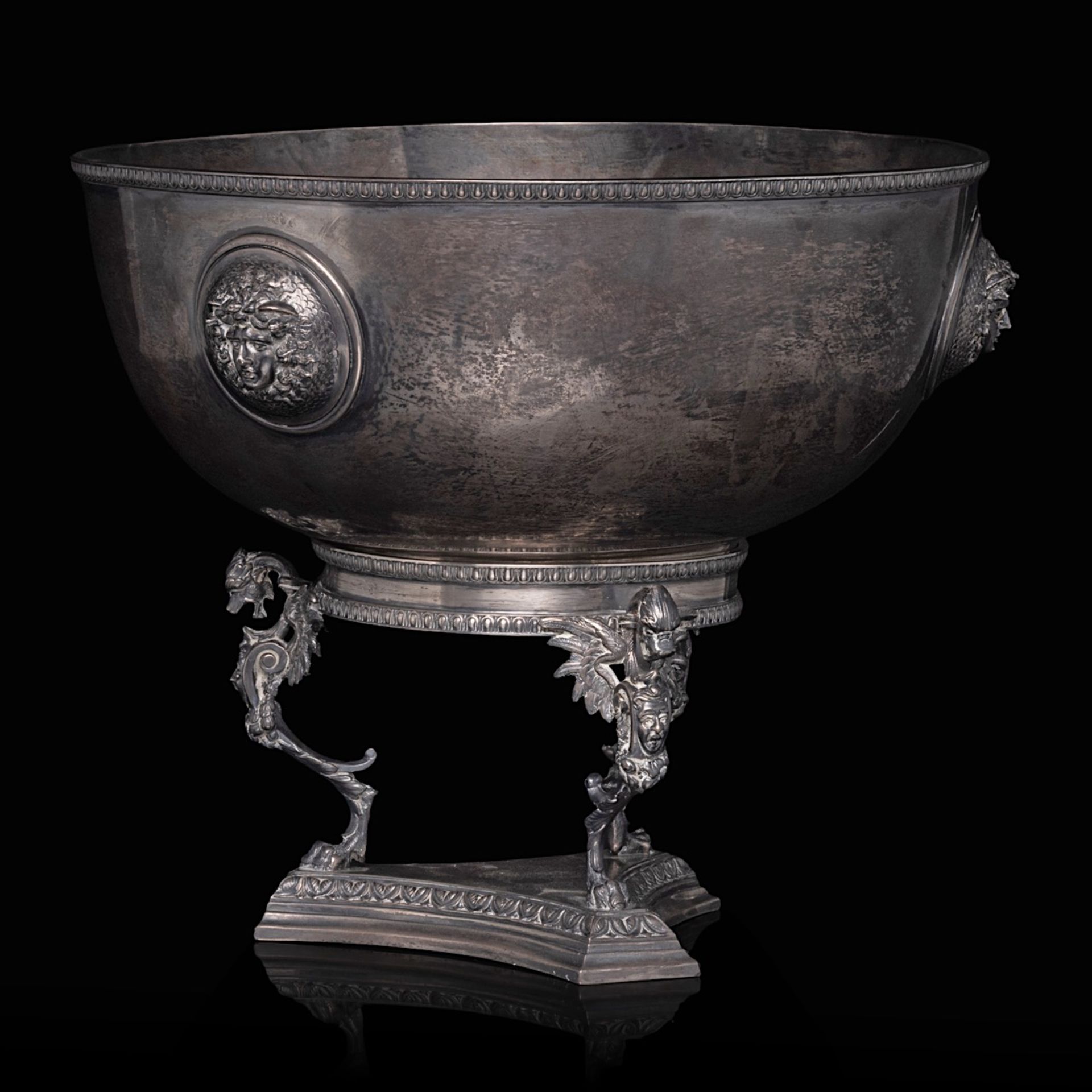 A Neoclassical English silver punchbowl, London hallmarks, year letter E (1900-1901), maker's mark J - Image 2 of 8