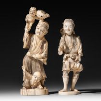 Two Japanese walrus ivory figures, Taisho, H 21,4 - 18,5 cm / 528 - 314 g