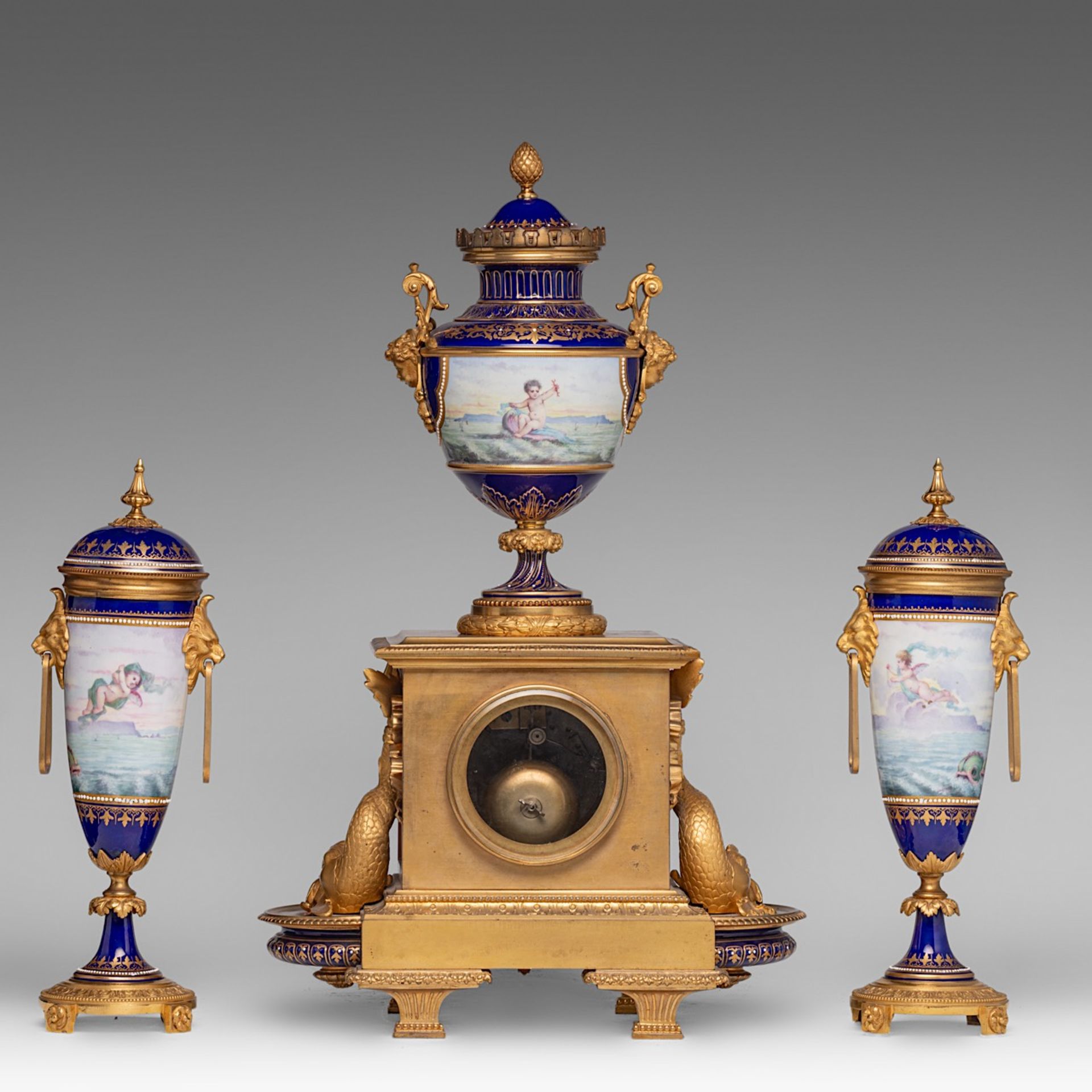 A fine Belle Epoque three-piece gilt bronze and Sevres porcelain mantle clock, H 33,5 - 52 cm - Bild 3 aus 7