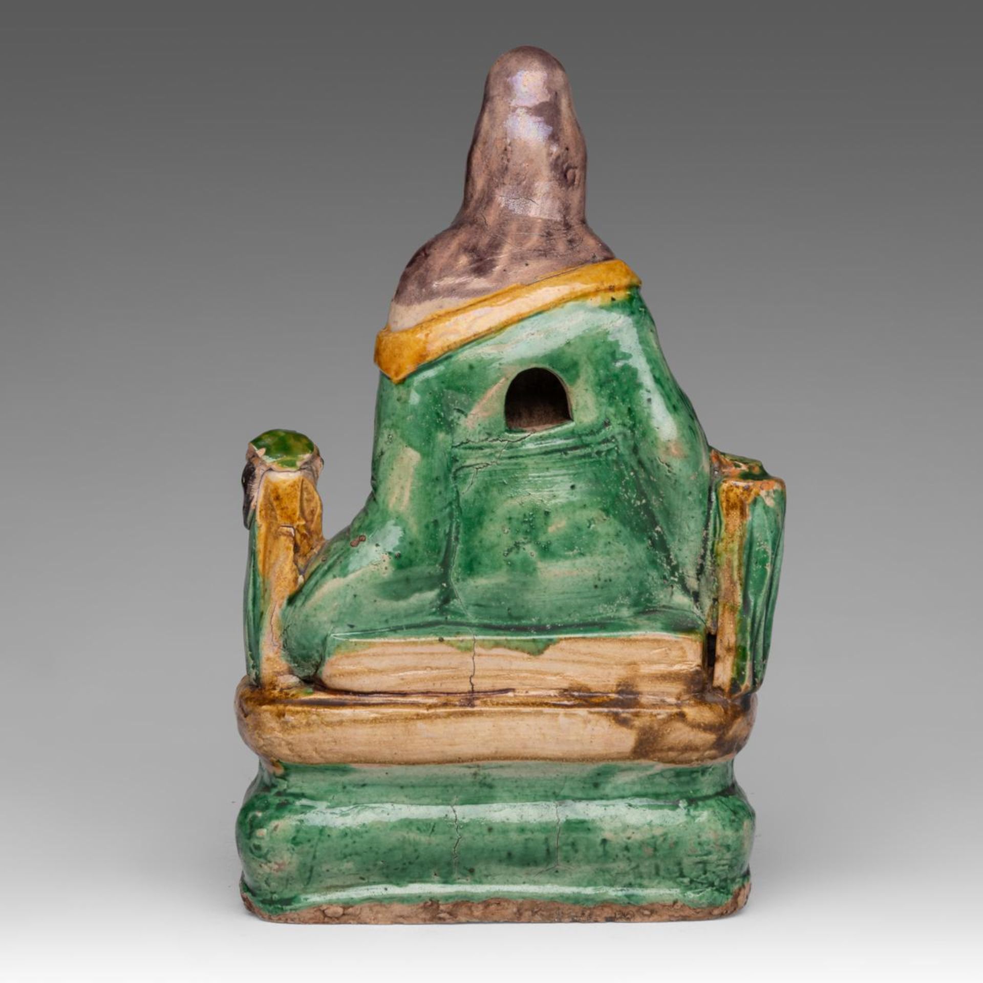 A Chinese sancai-glazed biscuit figure of seated Guanyin, late Ming, H 23 - L 14 cm - Image 4 of 7