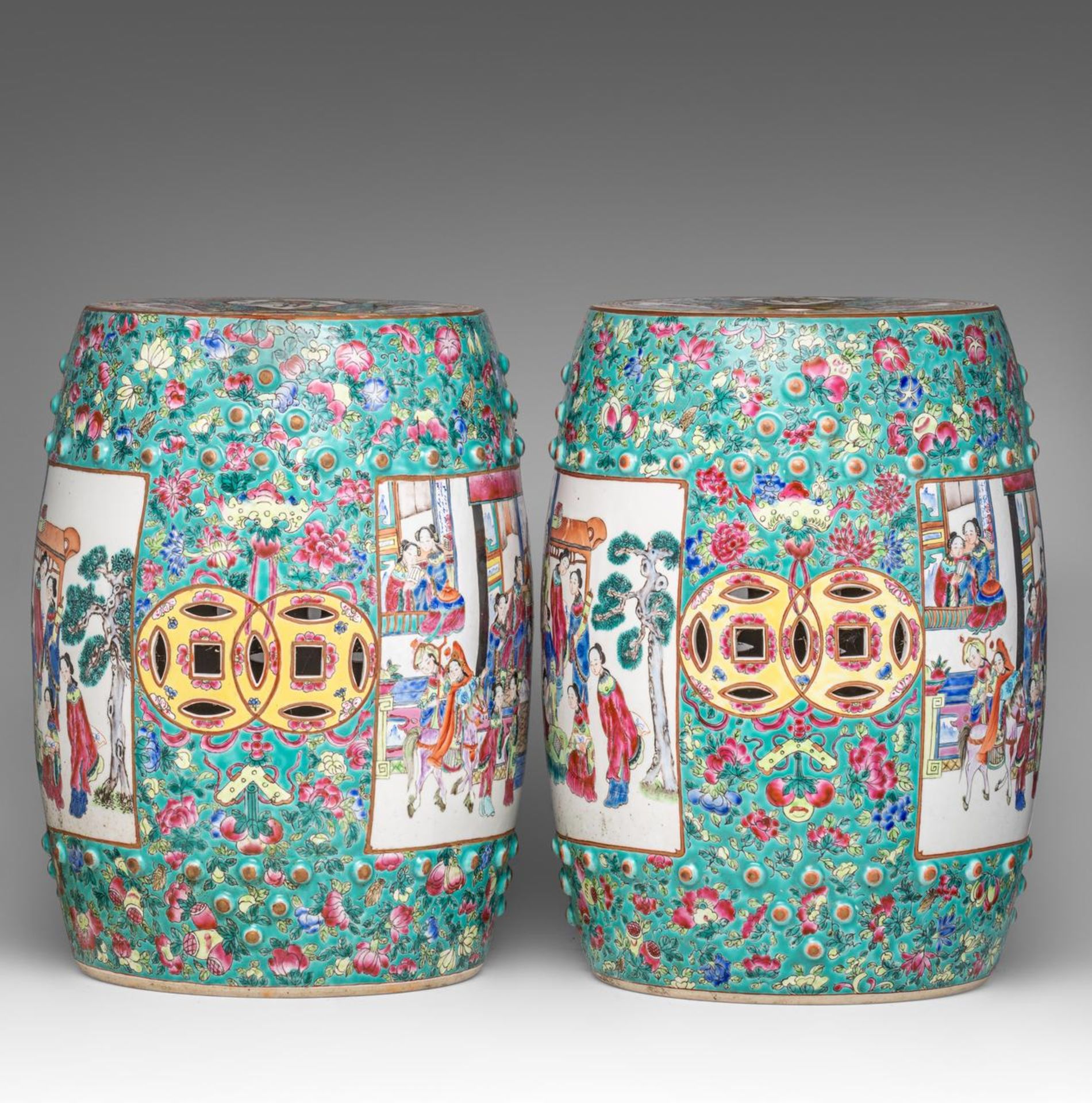 Two Chinese famille rose on turquoise ground 'Beauties on a terrace' garden seats, 20thC, H 48 cm - Image 4 of 6