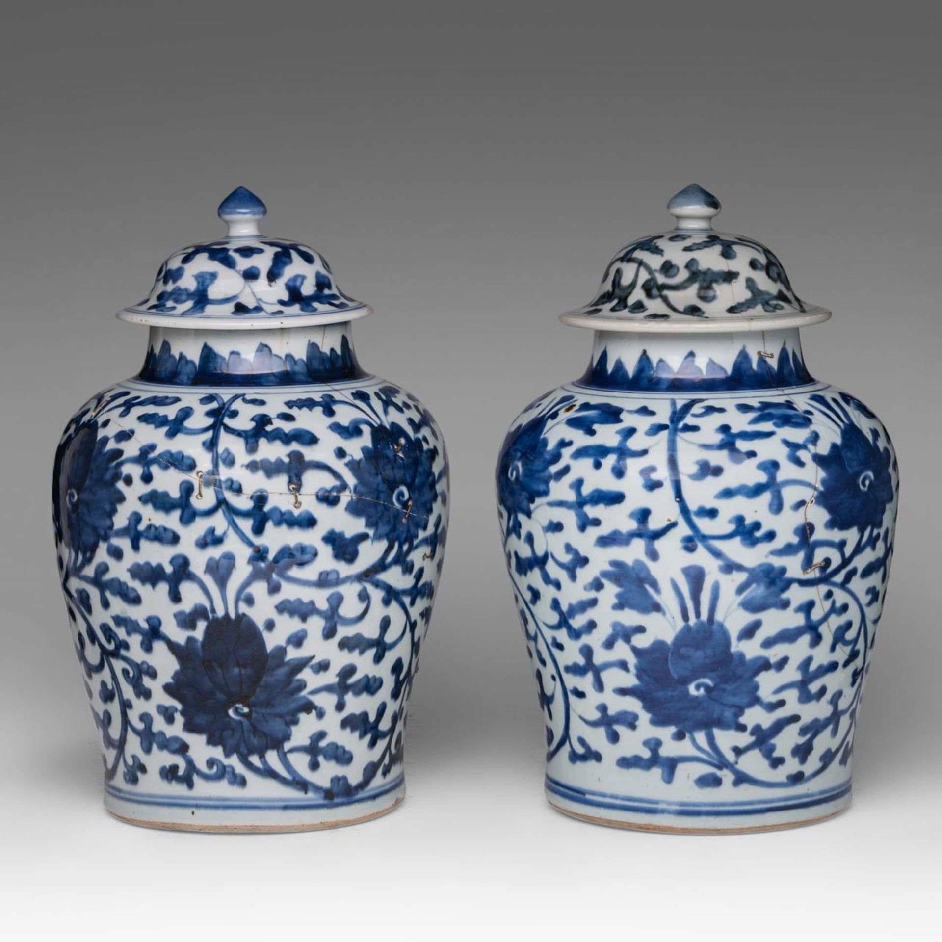 A pair of Chinese blue and white 'Scrolling Lotus' baluster vases and covers, early Qing, H 37 cm - Image 2 of 8