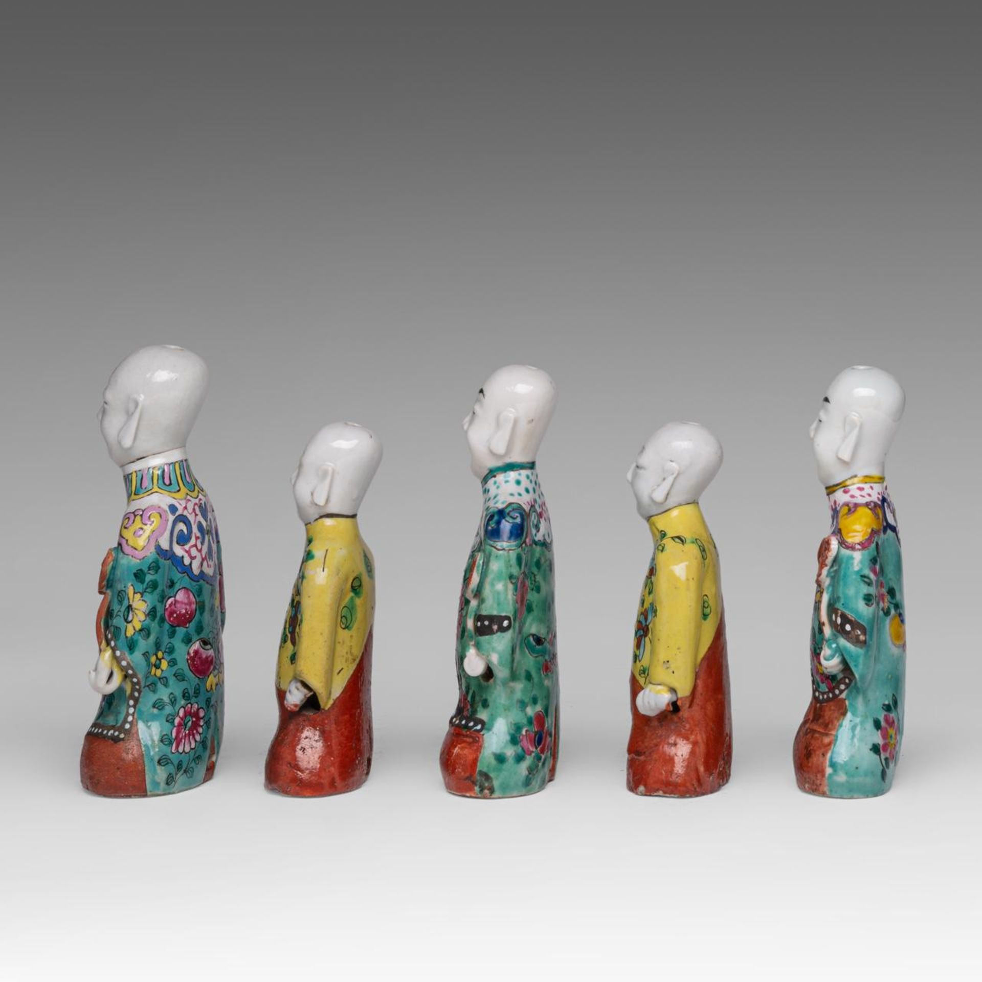 Five Chinese famille rose enamelled export figures, Jiaqing period, tallest H 17,5 cm - Image 2 of 7