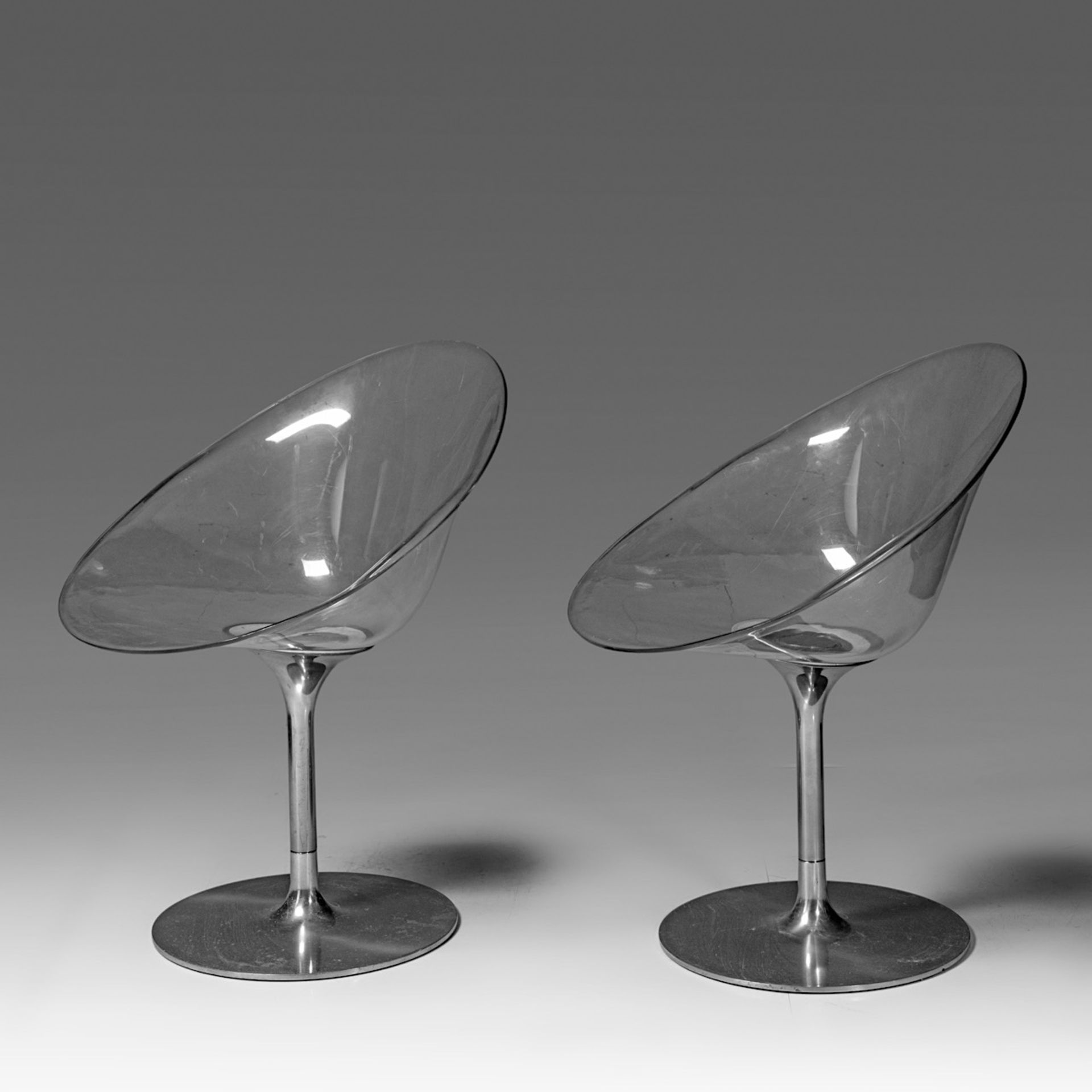 A pair of Italian design clear lucite model 'Eros' swivel chairs, by Philippe Starck for Karell, H 8 - Image 2 of 10