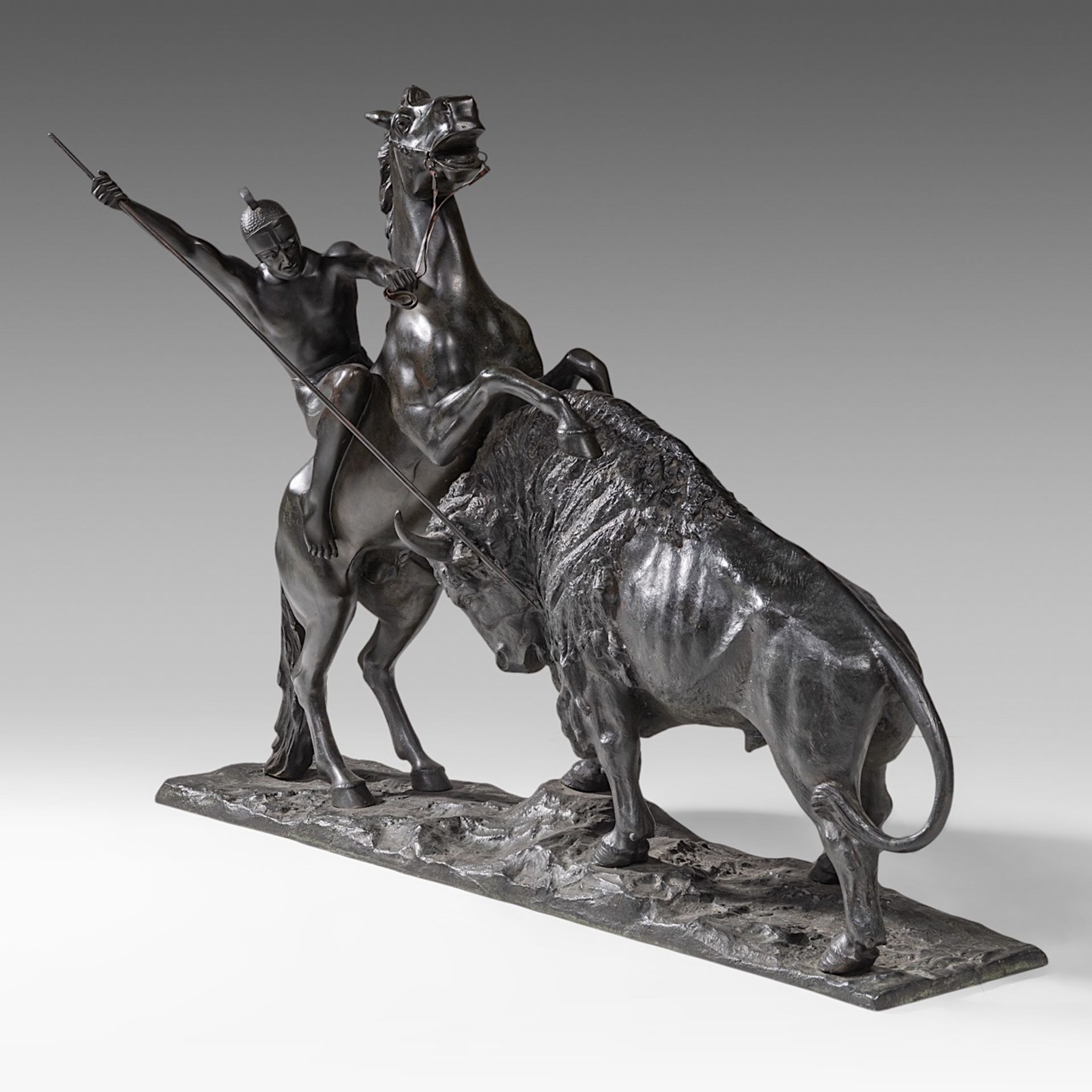 Andree, a Roman horse rider fighting a buffalo, full bronze, H 65 - W 98 cm