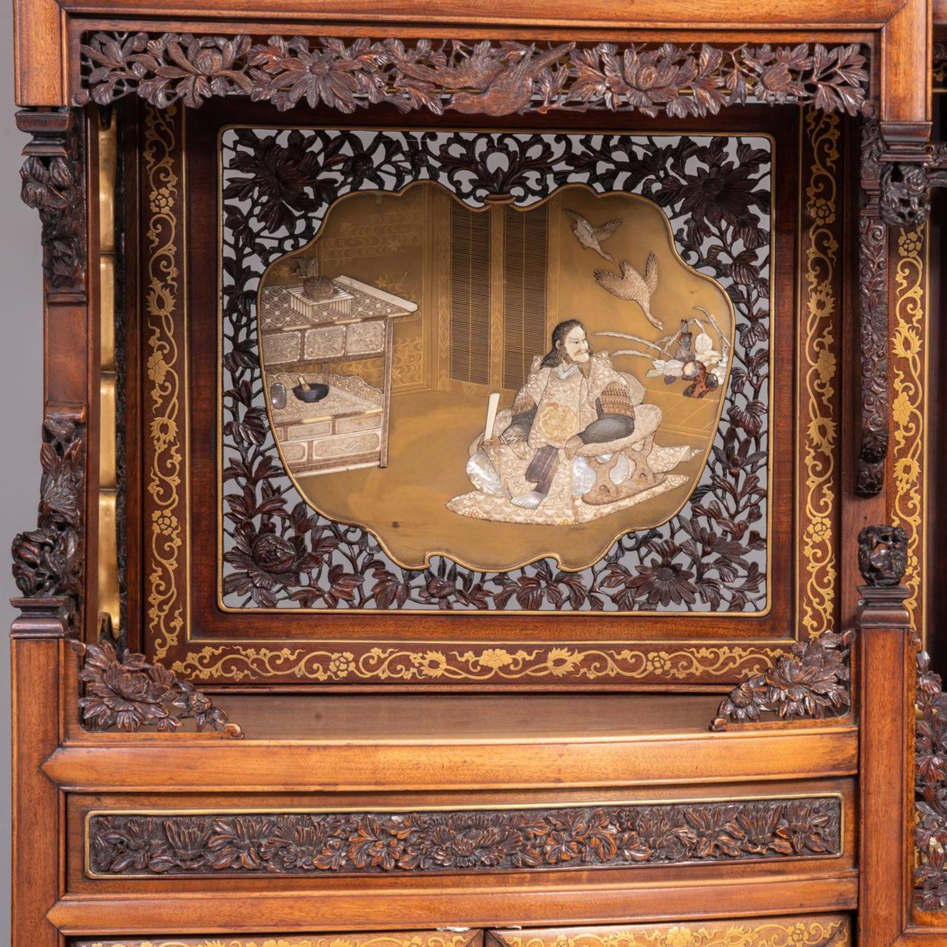 A Japanese Meiji Shodona, with exotic hardwood, gold lacquer and Shibayama inlay, H 231 - W 145 - D - Bild 6 aus 13