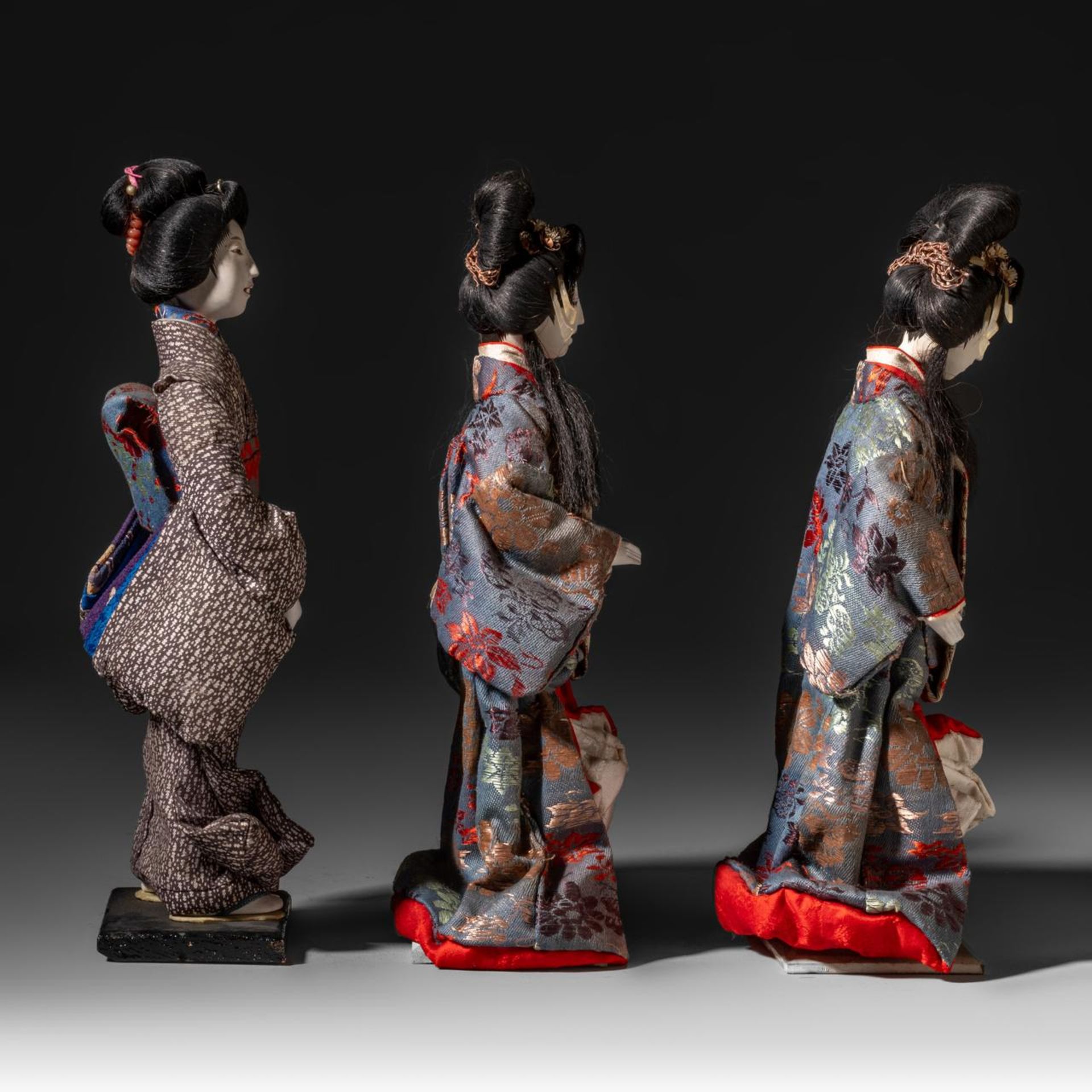 A collection of five Isho Ningyo costume display dolls, Meiji/Taisho period, tallest H 27,5 cm - Image 4 of 9