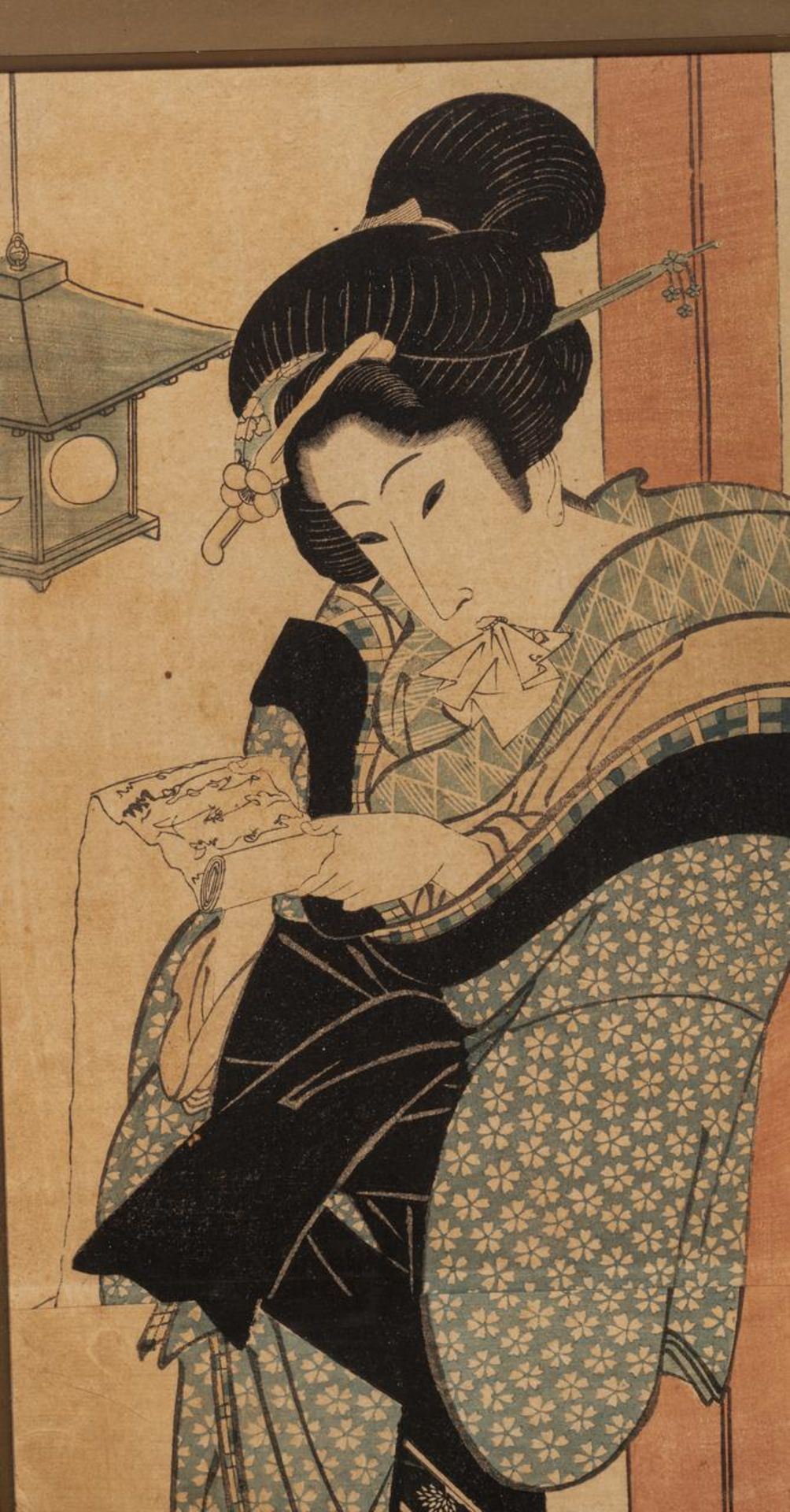 A Japanese woodblock print by Eizan, a courtesan reading a love letter, 1787-1867, framed 90,5x41,5 - Image 5 of 6