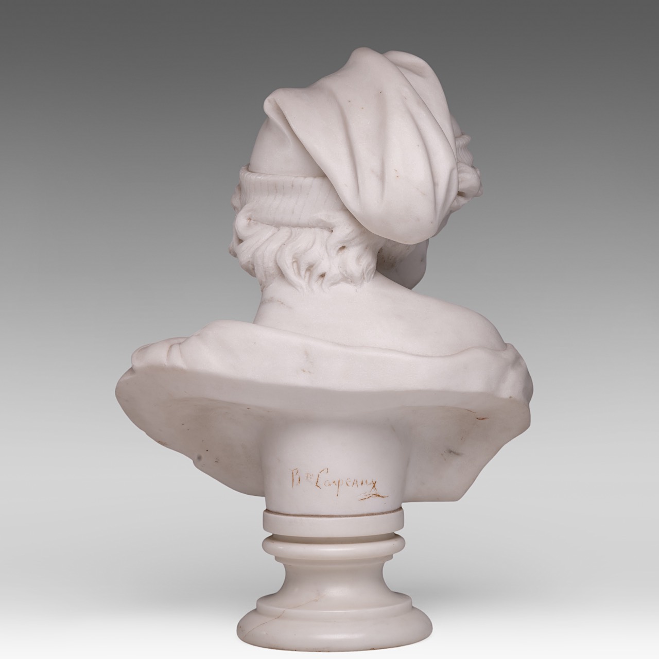 After Jean-Baptiste Carpeaux (1827-1875), 'Le Rieur Napolitian', Carrara marble bust, H 49 cm - Image 4 of 6