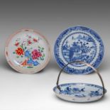 A collection of a Chinese famille rose and two blue and white export porcelain plates, 18thC, dia 27