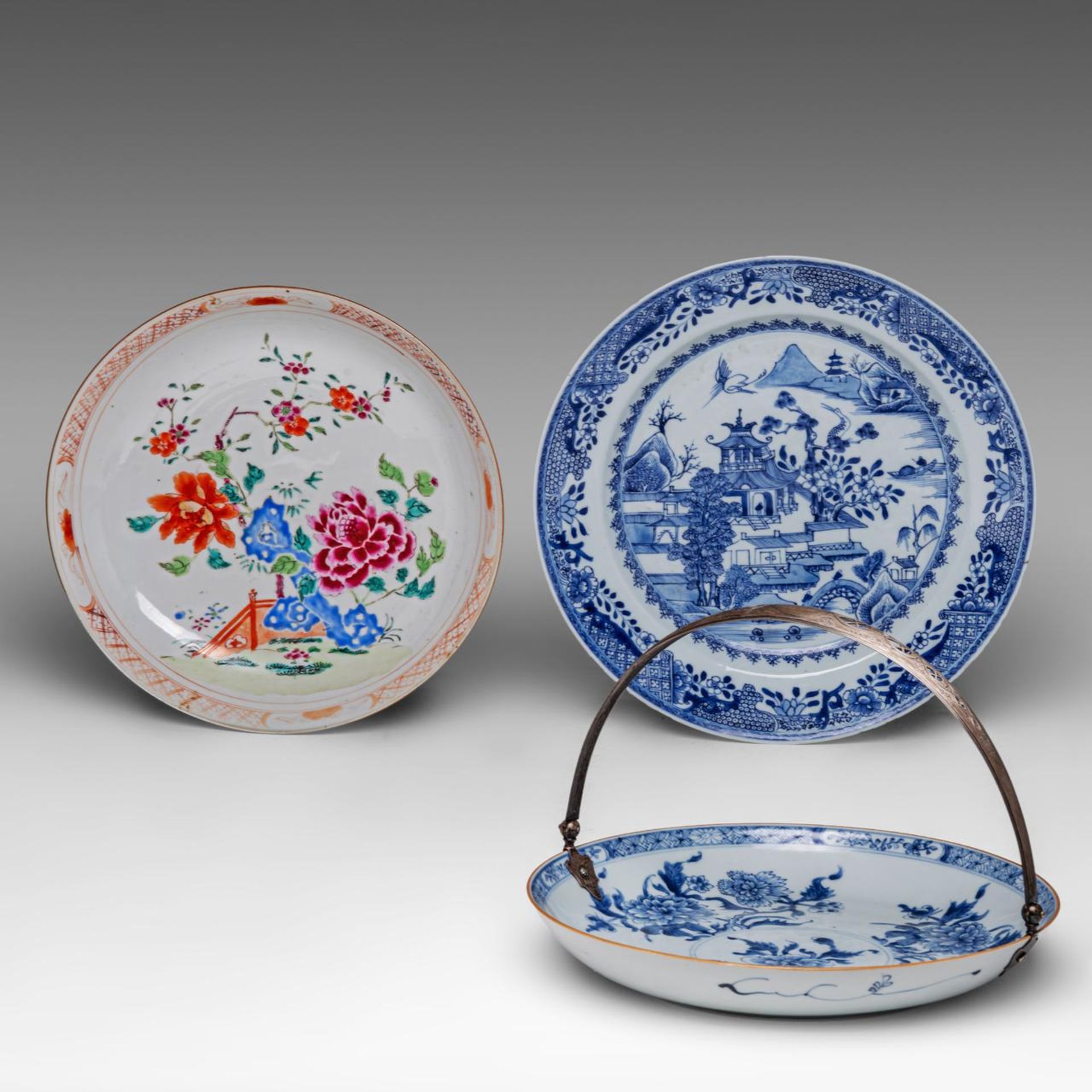 A collection of a Chinese famille rose and two blue and white export porcelain plates, 18thC, dia 27