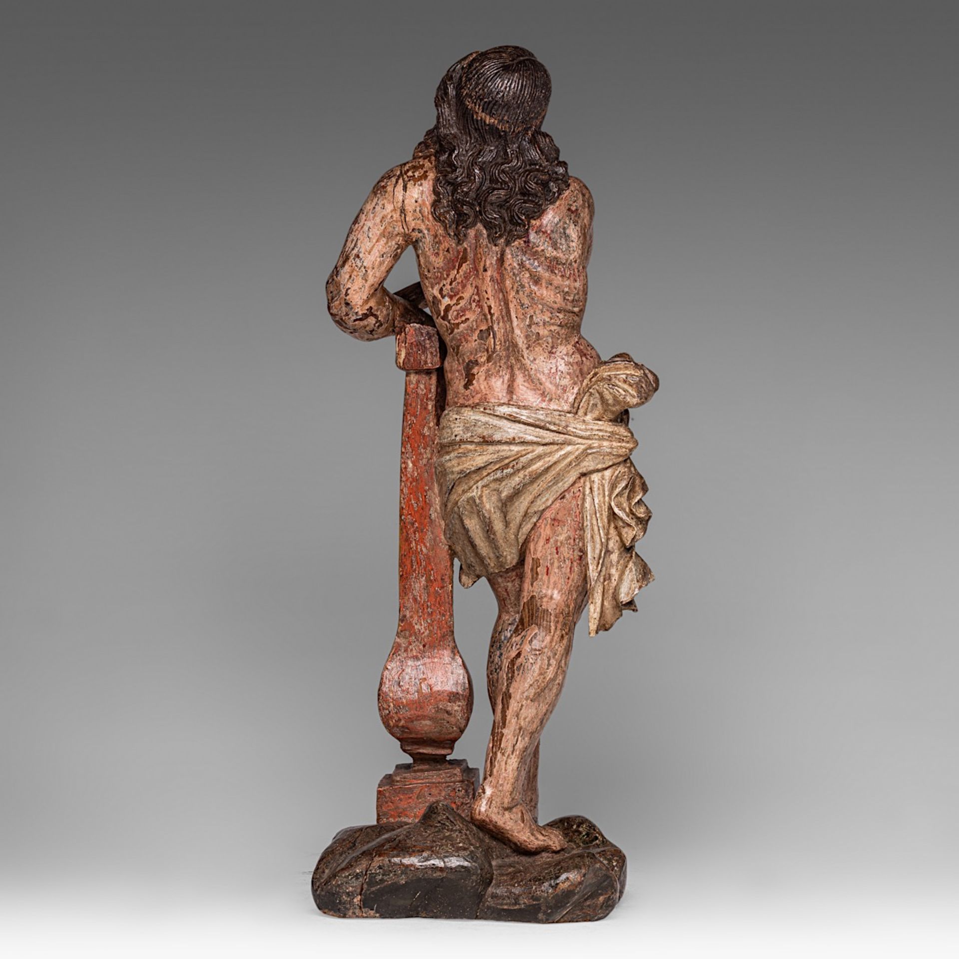 A polychrome oak sculpture of the scourged Christ, 17thC, H 53 cm - Image 4 of 7