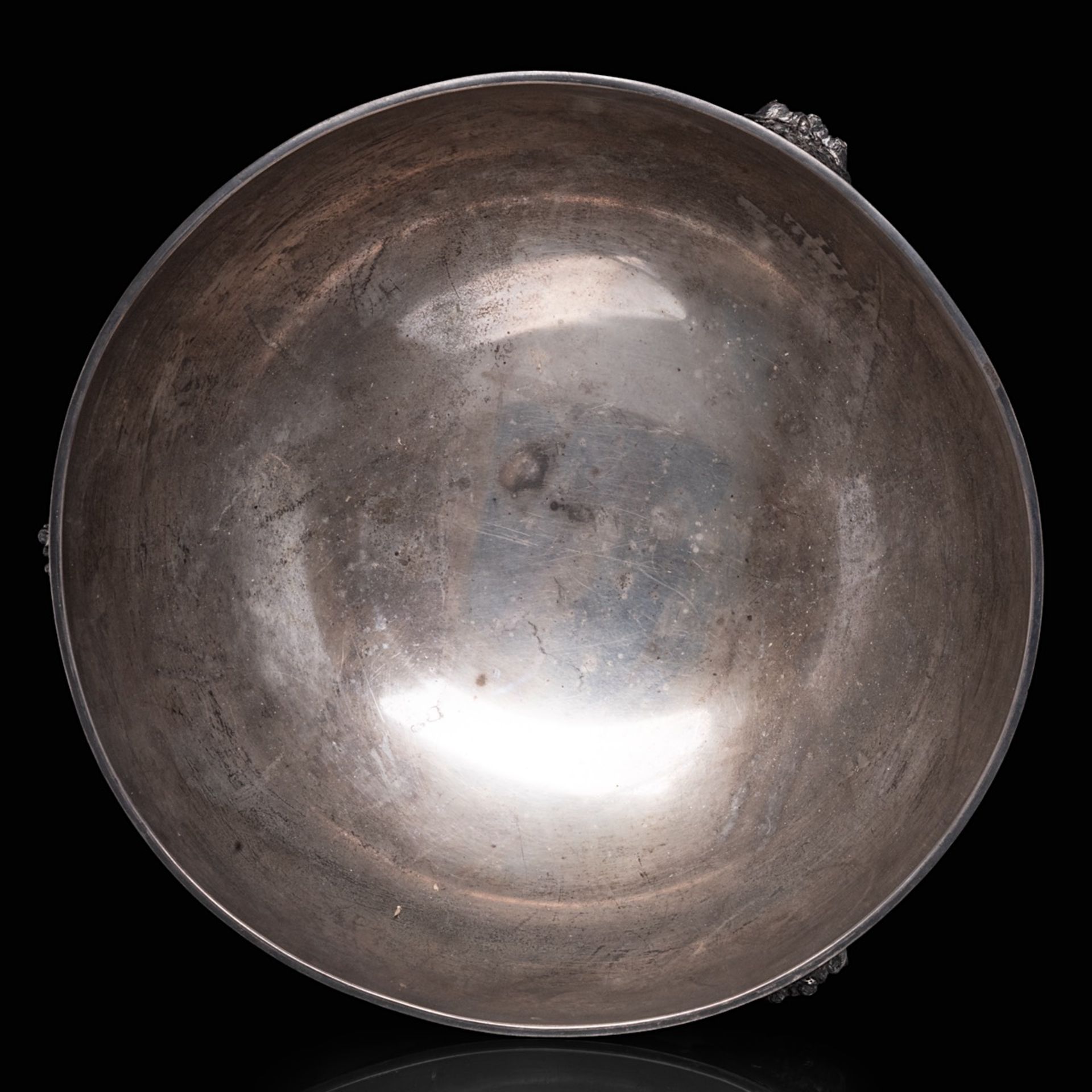 A Neoclassical English silver punchbowl, London hallmarks, year letter E (1900-1901), maker's mark J - Image 5 of 8