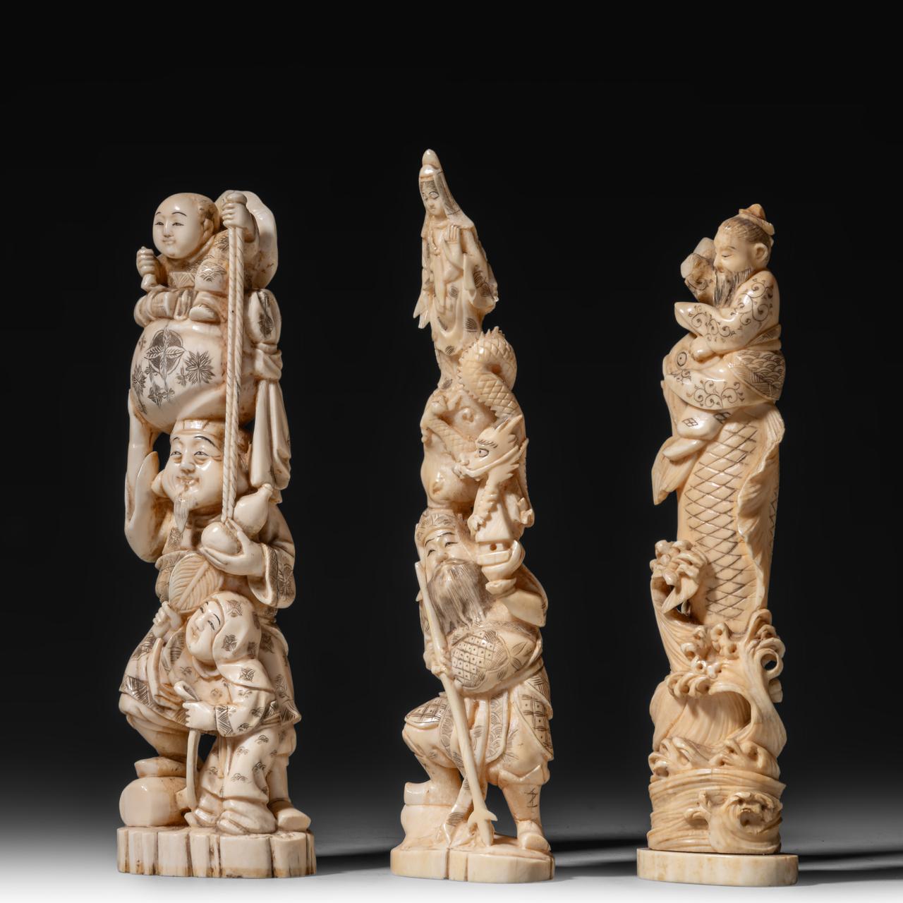 Three Japanese walrus ivory figures, Taisho, H 21,2 - 22,3 - 20,5 cm / 442 - 233 - 275 g - Image 2 of 9