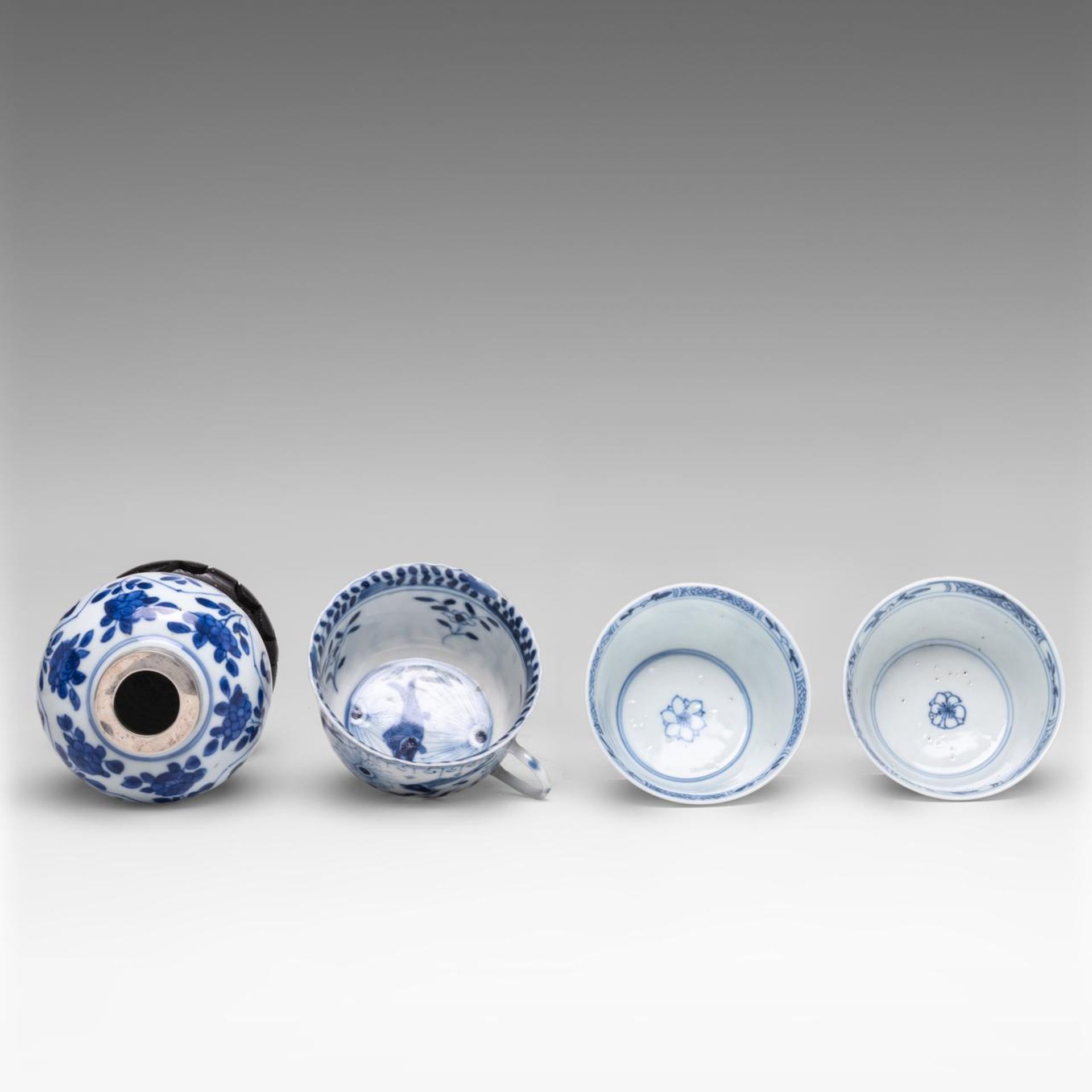 A Chinese blue and white 'Long Elisa' jarlet, Kangxi period, H 14 cm - added three sets of Chinese b - Bild 6 aus 9