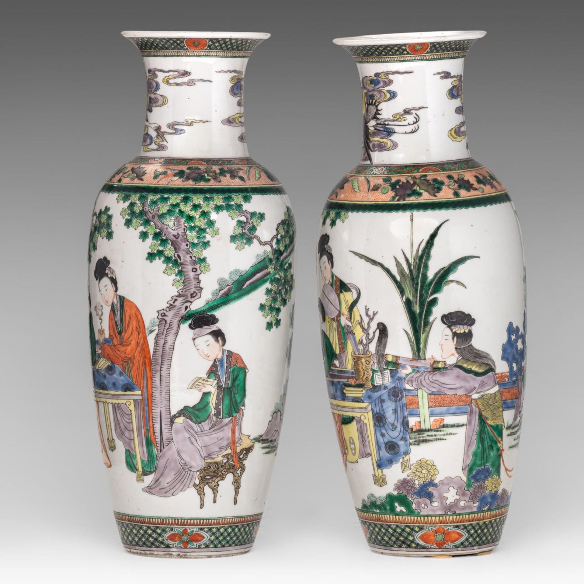 A pair of Chinese famille verte 'Ladies in a garden' vases, Guangxu/ Republic period, H 46,5 cm - Image 2 of 6