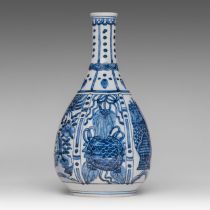 A Chinese Kraak blue and white 'Antiquities' bottle vase, Ming, Wanli period, H 28,8 cm