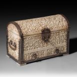 A 17th/18th-century Sinhalese (Sri Lanka) ivory jewelry casket, H 13,5 - W 19,3 - D 10,1 cm / total