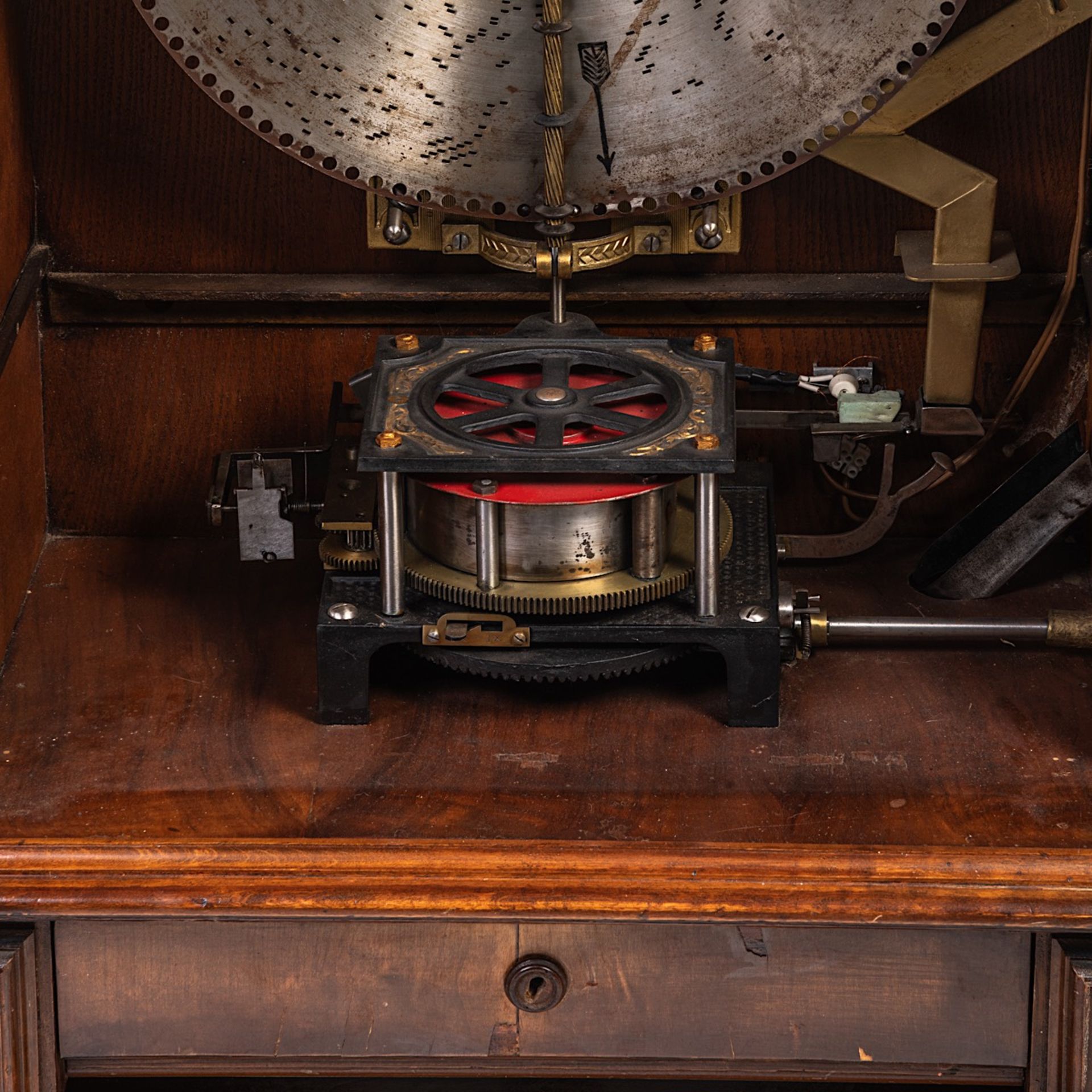 An impressive Biedermeier walnut music automation symphonion, ca. 1880, H 210 - W 72 - D 42 cm - Bild 3 aus 22