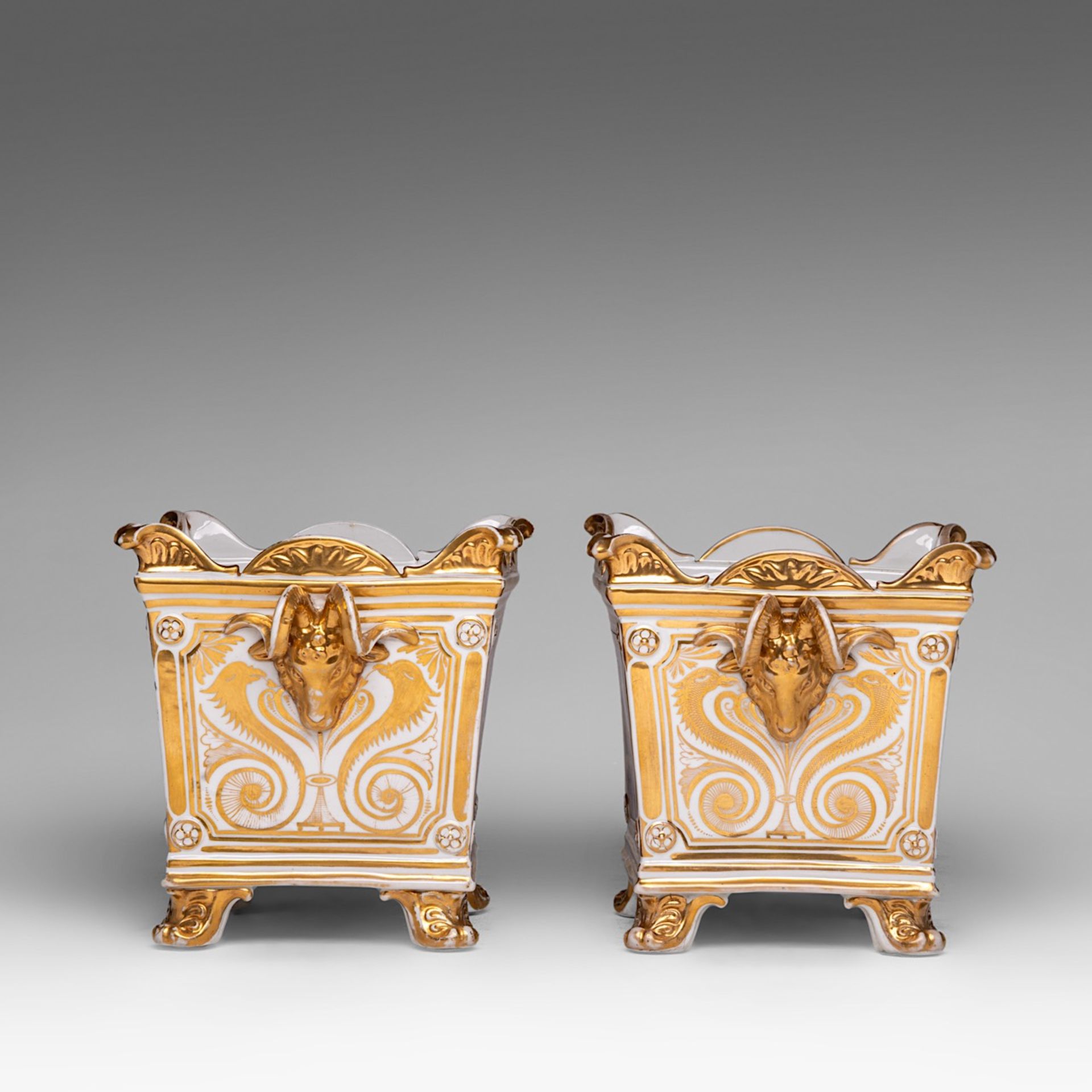 A pair of hand-painted and gilt-decorated porcelain jardinieres with landscapes and flowers, 19thC, - Bild 3 aus 7