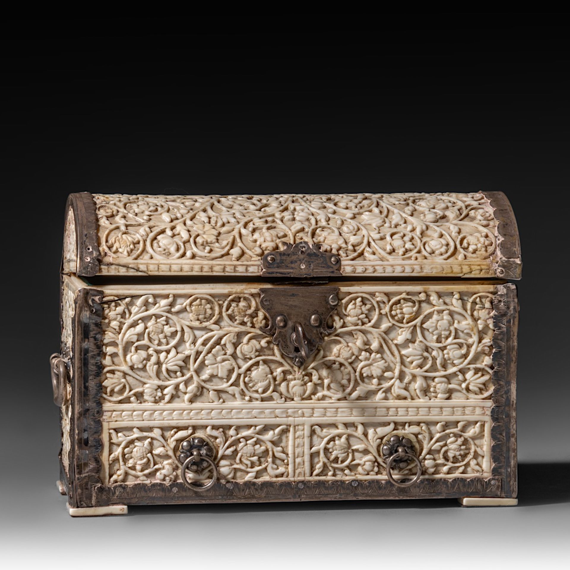 A 17th/18th-century Sinhalese (Sri Lanka) ivory jewelry casket, H 13,5 - W 19,3 - D 10,1 cm / total - Image 3 of 11