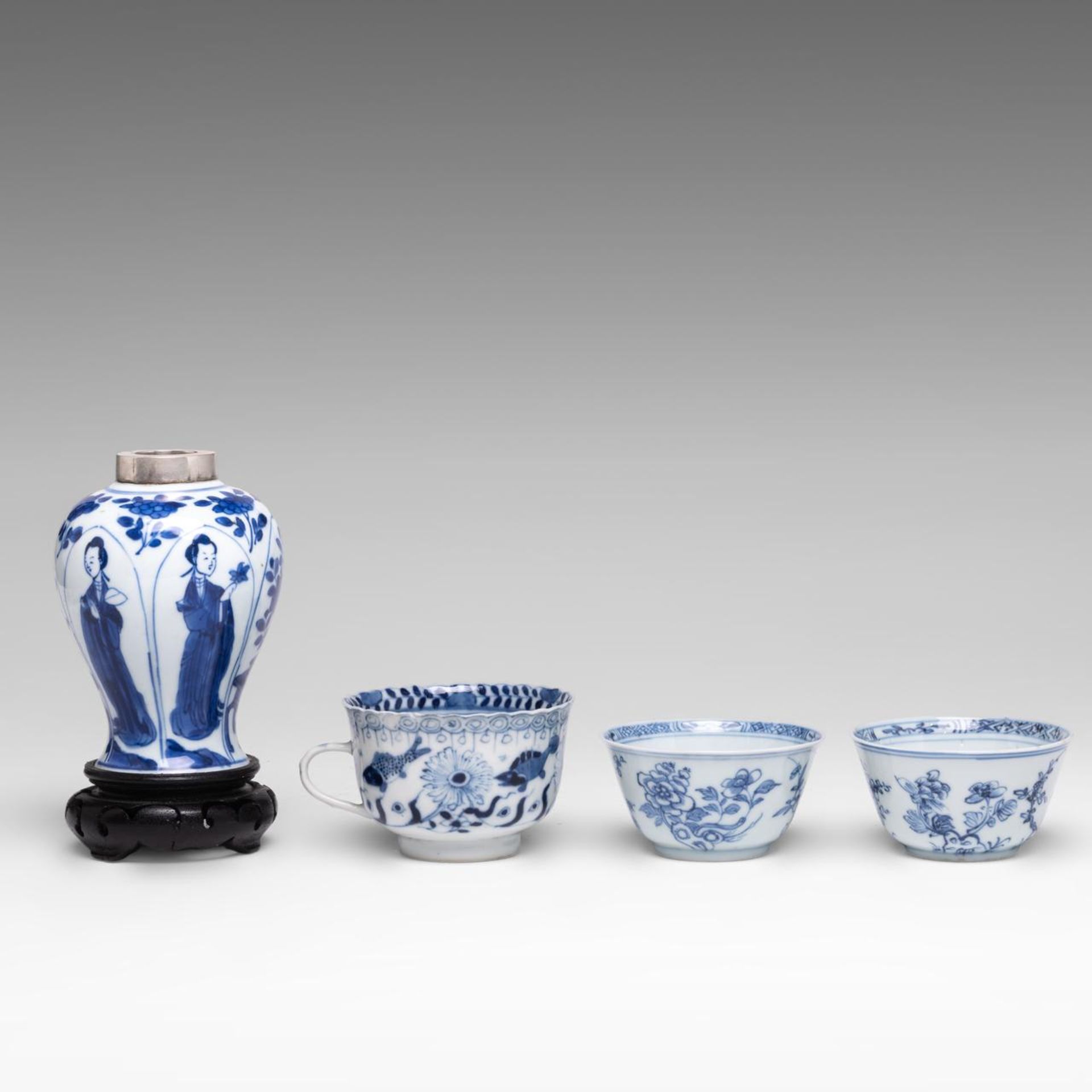 A Chinese blue and white 'Long Elisa' jarlet, Kangxi period, H 14 cm - added three sets of Chinese b - Bild 2 aus 9