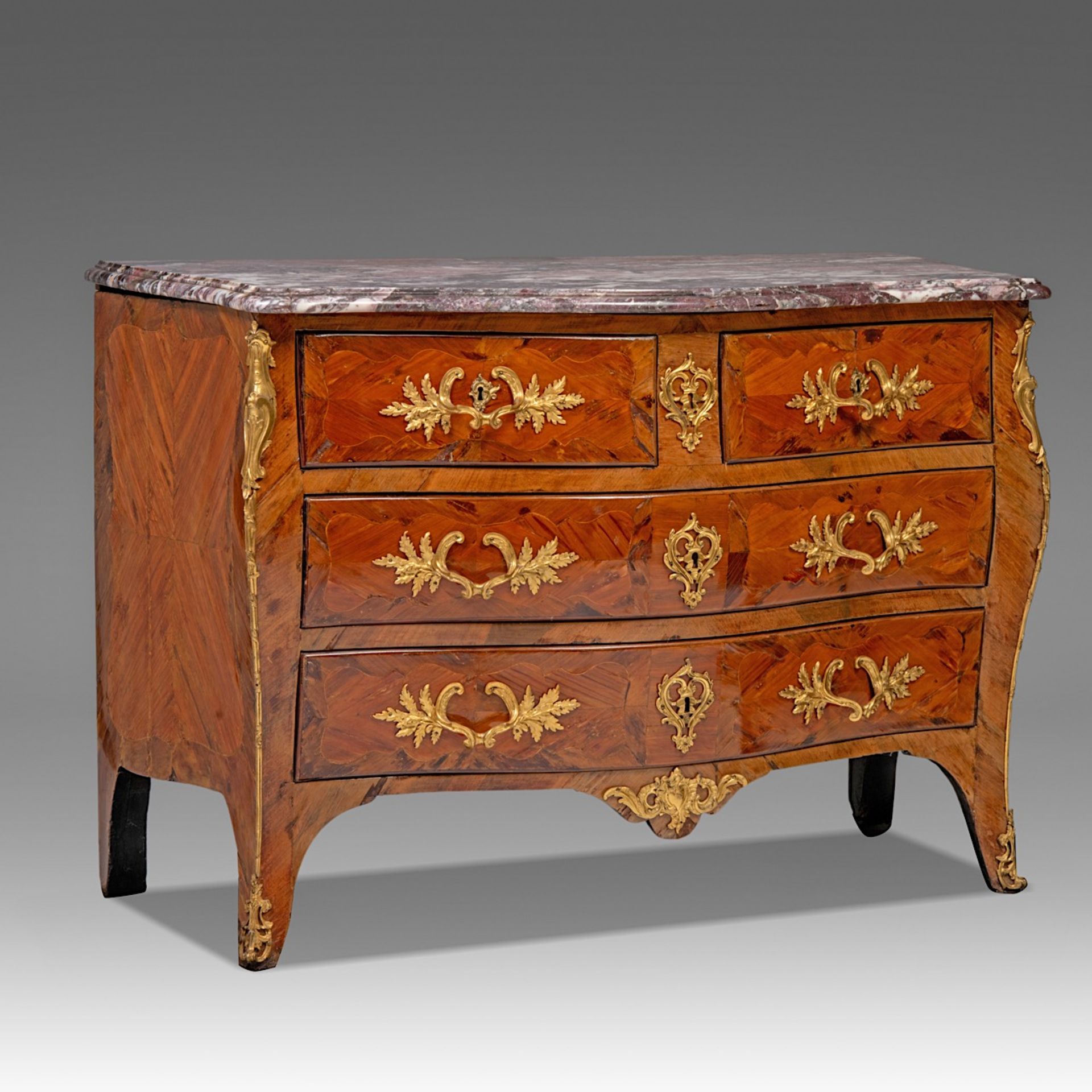 A commode a la Regence with a marble top and gilt bronze mounts, early 18thC, H 88 - W 128 - D 60 cm - Image 5 of 10