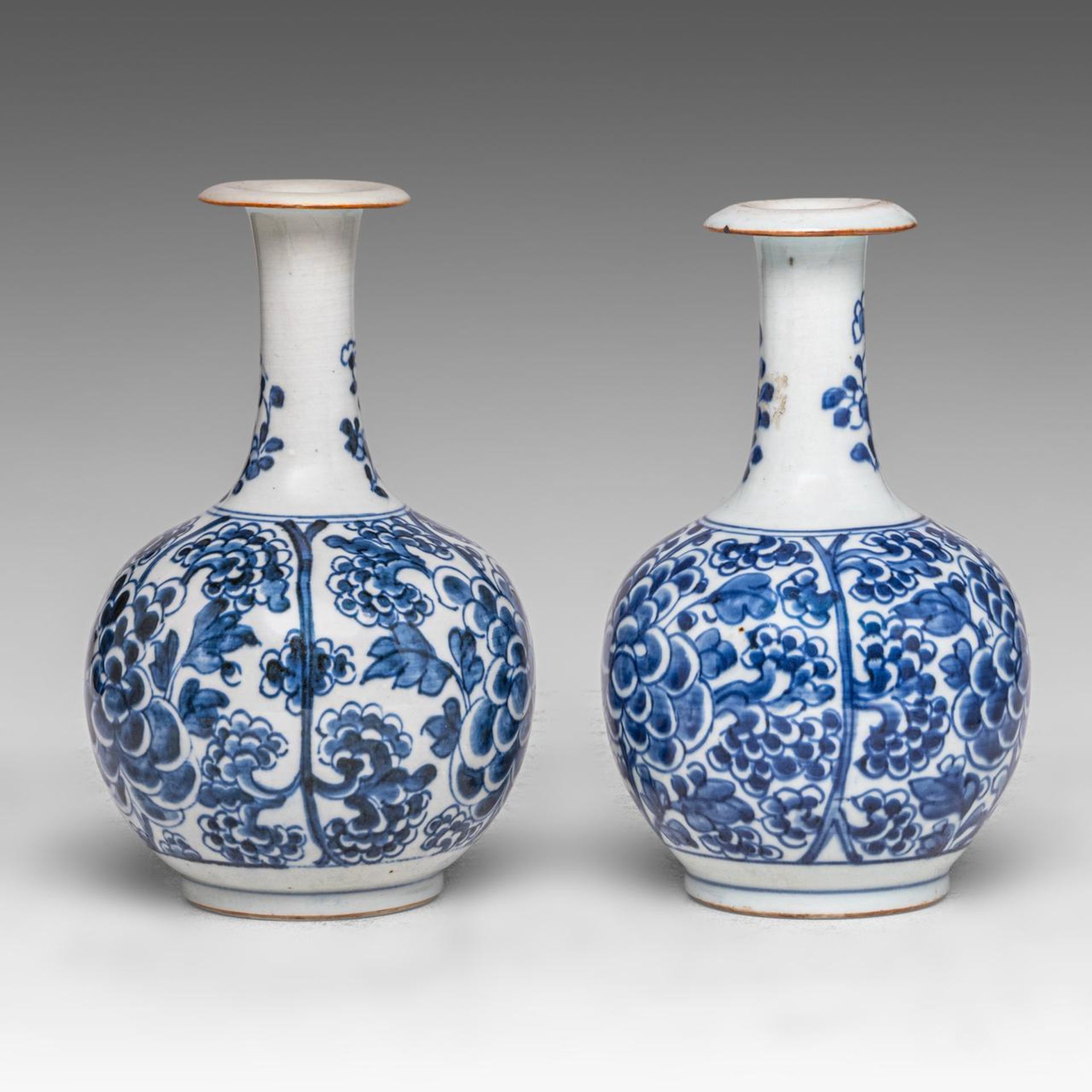Two Chinese 'Peony scrolls' kendi jugs, Transitional/ Kangxi period, H 20 cm - Image 3 of 7