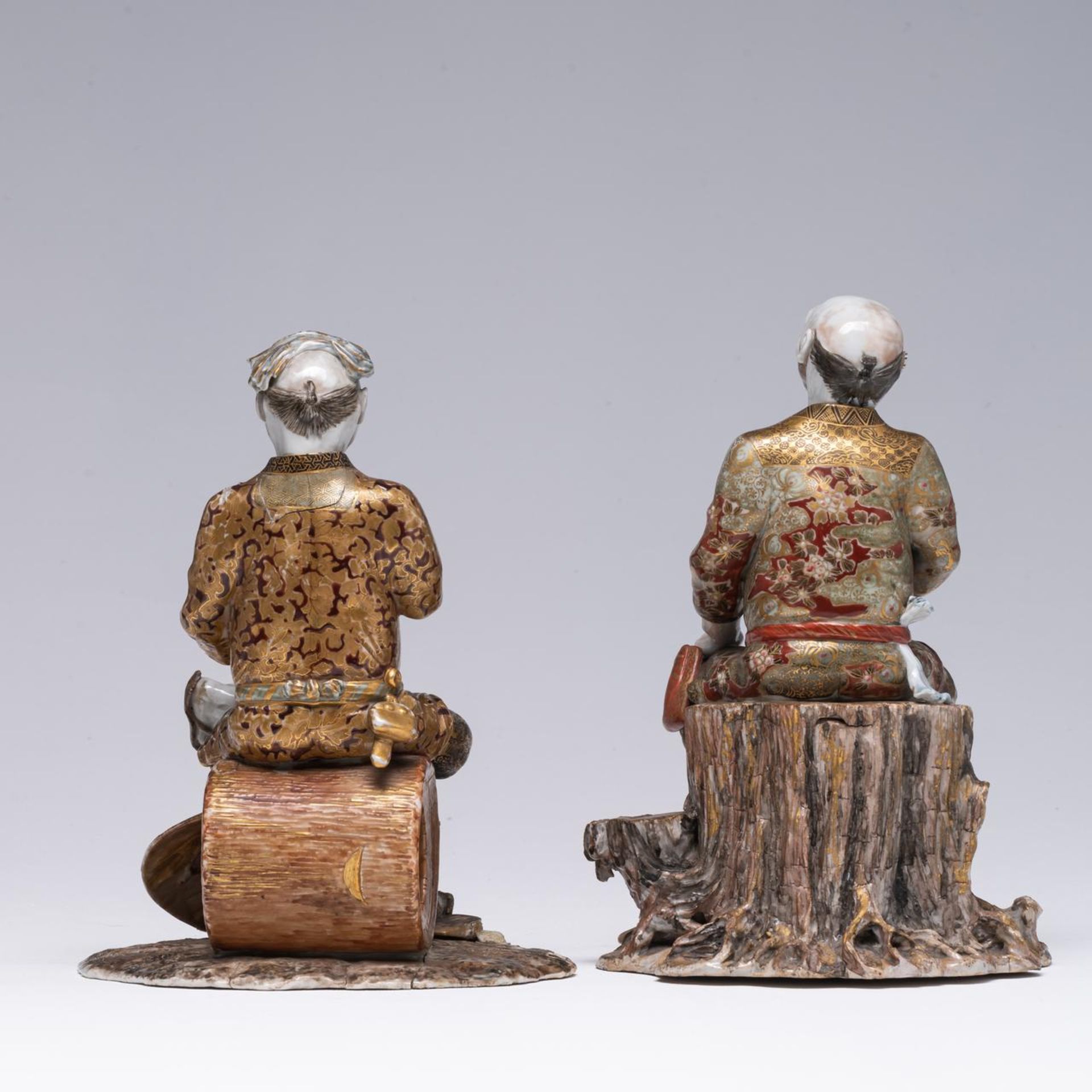 Two fine and rare Japanese Satsuma style porcelain figures, Meiji, H 22,5 - 23,5 cm - Bild 4 aus 9