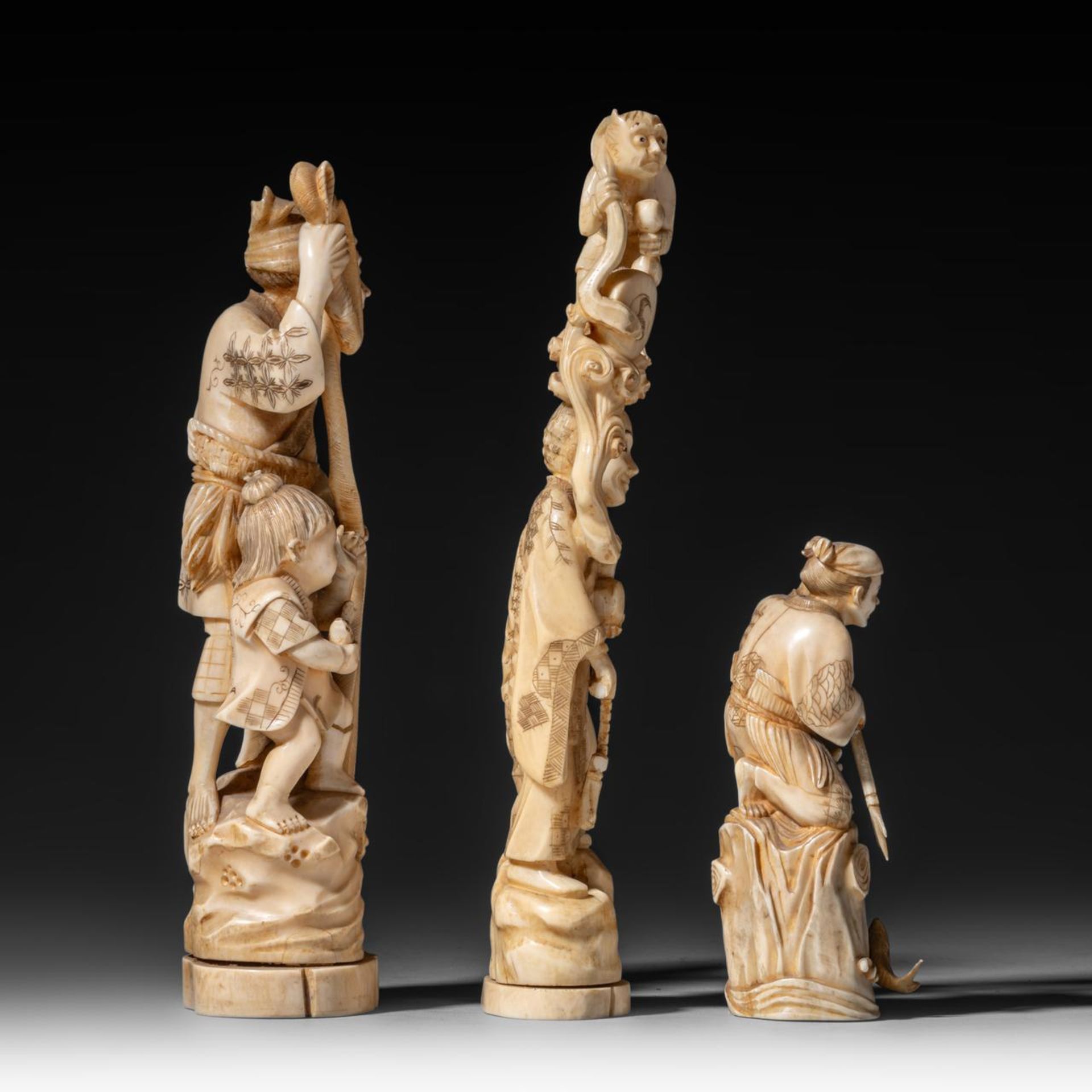 Three Japanese walrus ivory figures, Taisho, two of them signed, H 22 - 23,2 - 12,2 cm / 543 - 307 - - Image 6 of 9