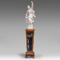 Auguste Moreau (1834-1917), 'La toilette de Venus', Carrara marble on matching column, H 95 - 194 cm