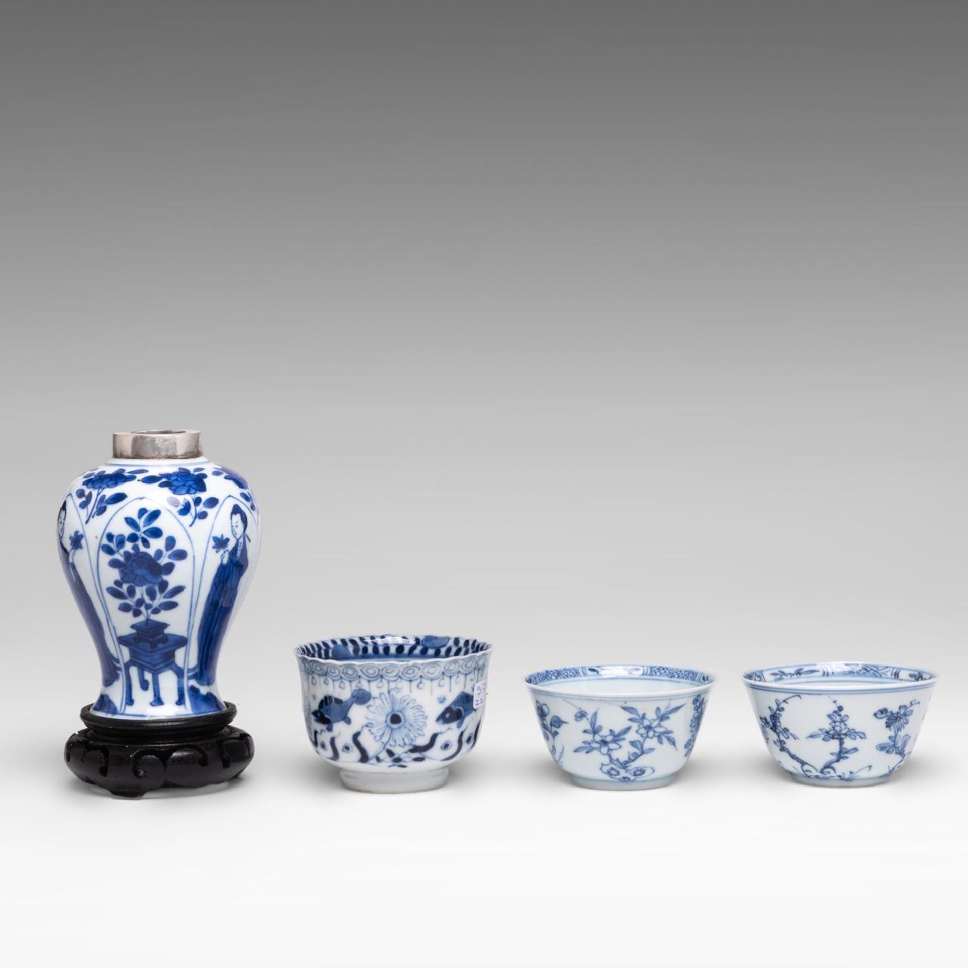 A Chinese blue and white 'Long Elisa' jarlet, Kangxi period, H 14 cm - added three sets of Chinese b - Bild 3 aus 9