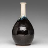 A Japanese two-toned Chosen Karatsu ware sake bottle, presumably Edo period, H 26,8 cm