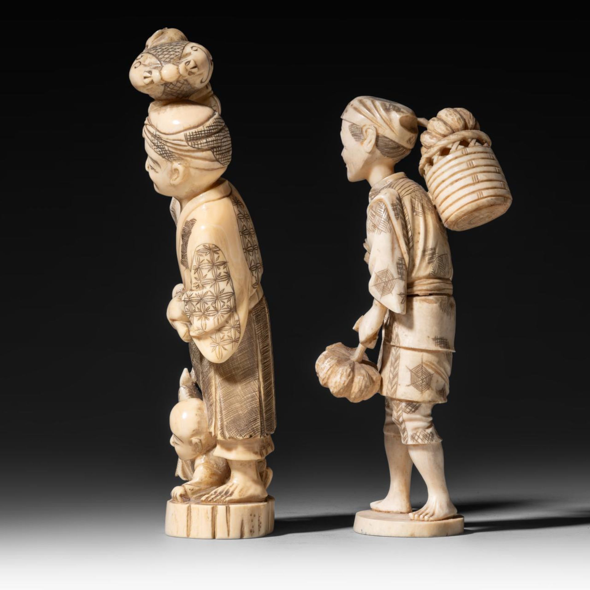 Two Japanese walrus ivory figures, Taisho, H 21,4 - 18,5 cm / 528 - 314 g - Image 3 of 9