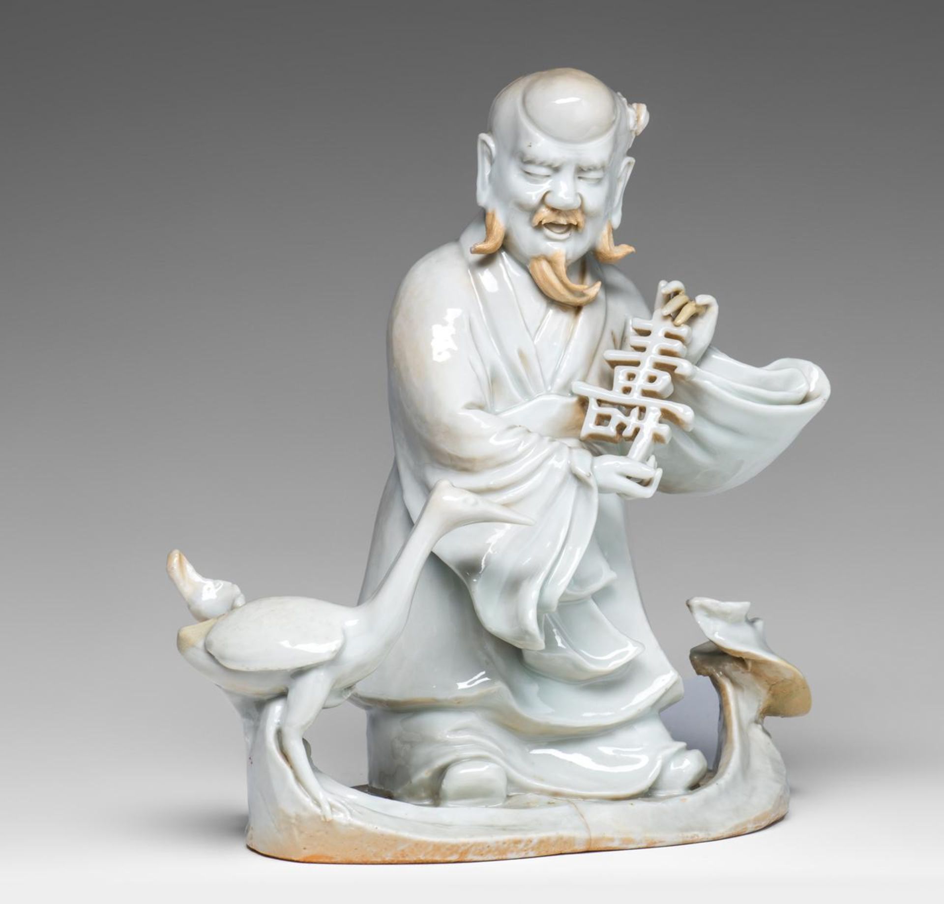 A Chinese blanc-de-Chine group of an Immortal and a crane, 18thC, H 21,8 cm - Image 5 of 8