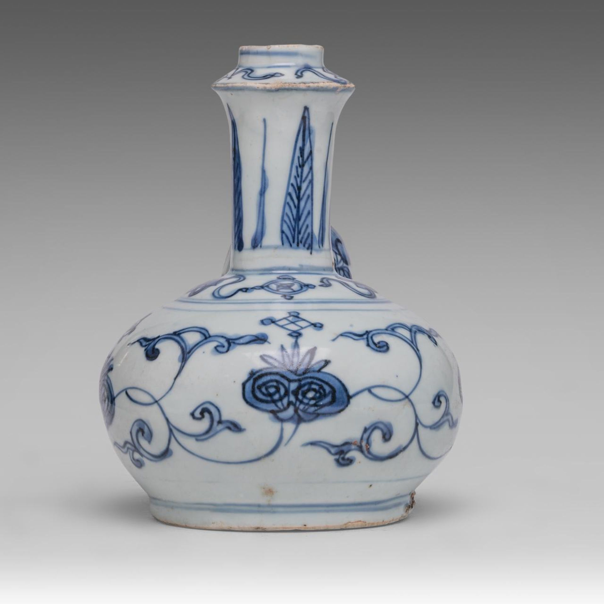 A Chinese blue and white 'Pomegranate' kendi jug, Ming dynasty, H 18 cm - Image 2 of 6