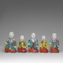 Five Chinese famille rose enamelled export figures, Jiaqing period, tallest H 17,5 cm